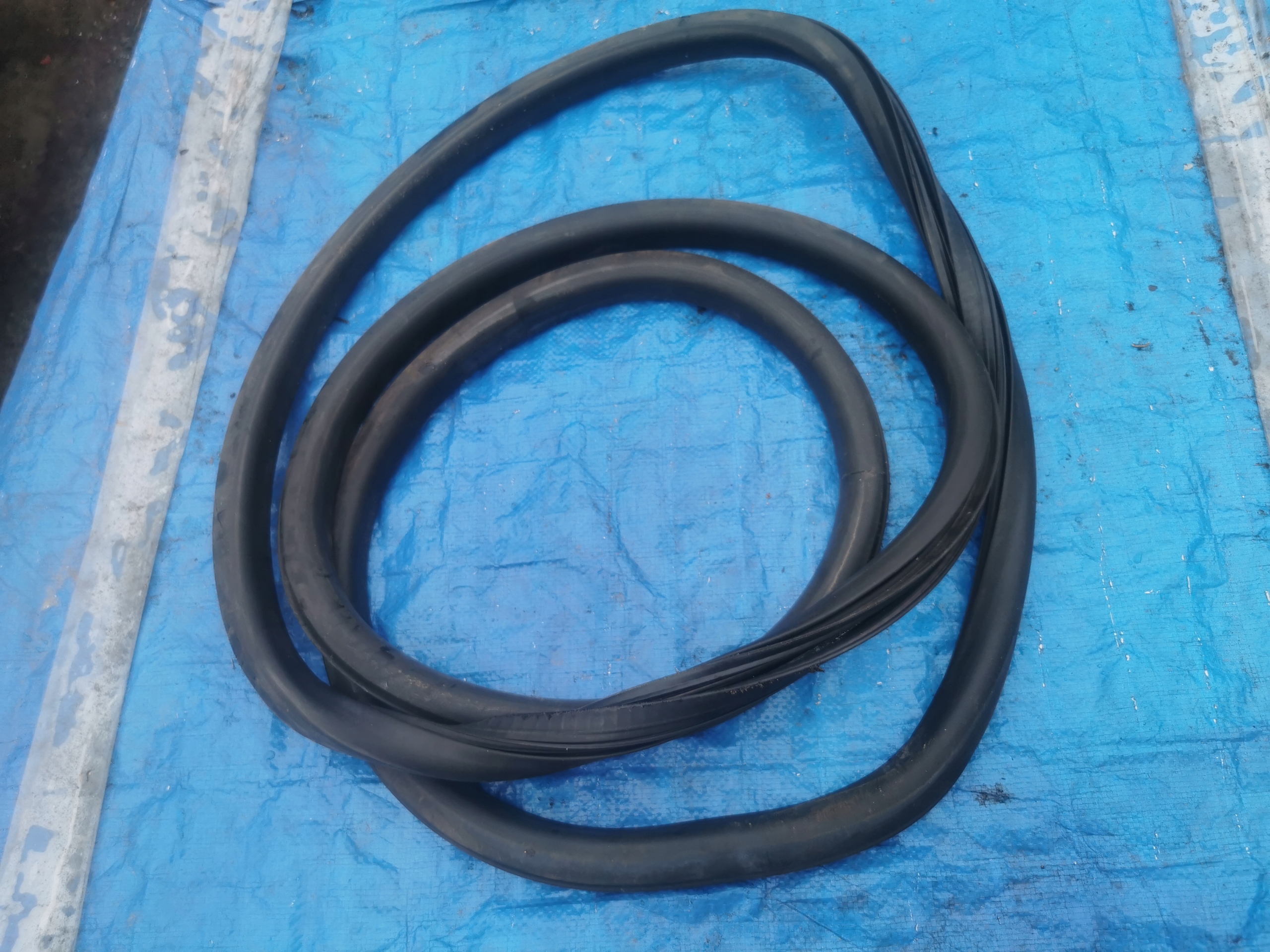 VW CADDY 2K5 USZCZELKA DRZWI LEWY TYŁ