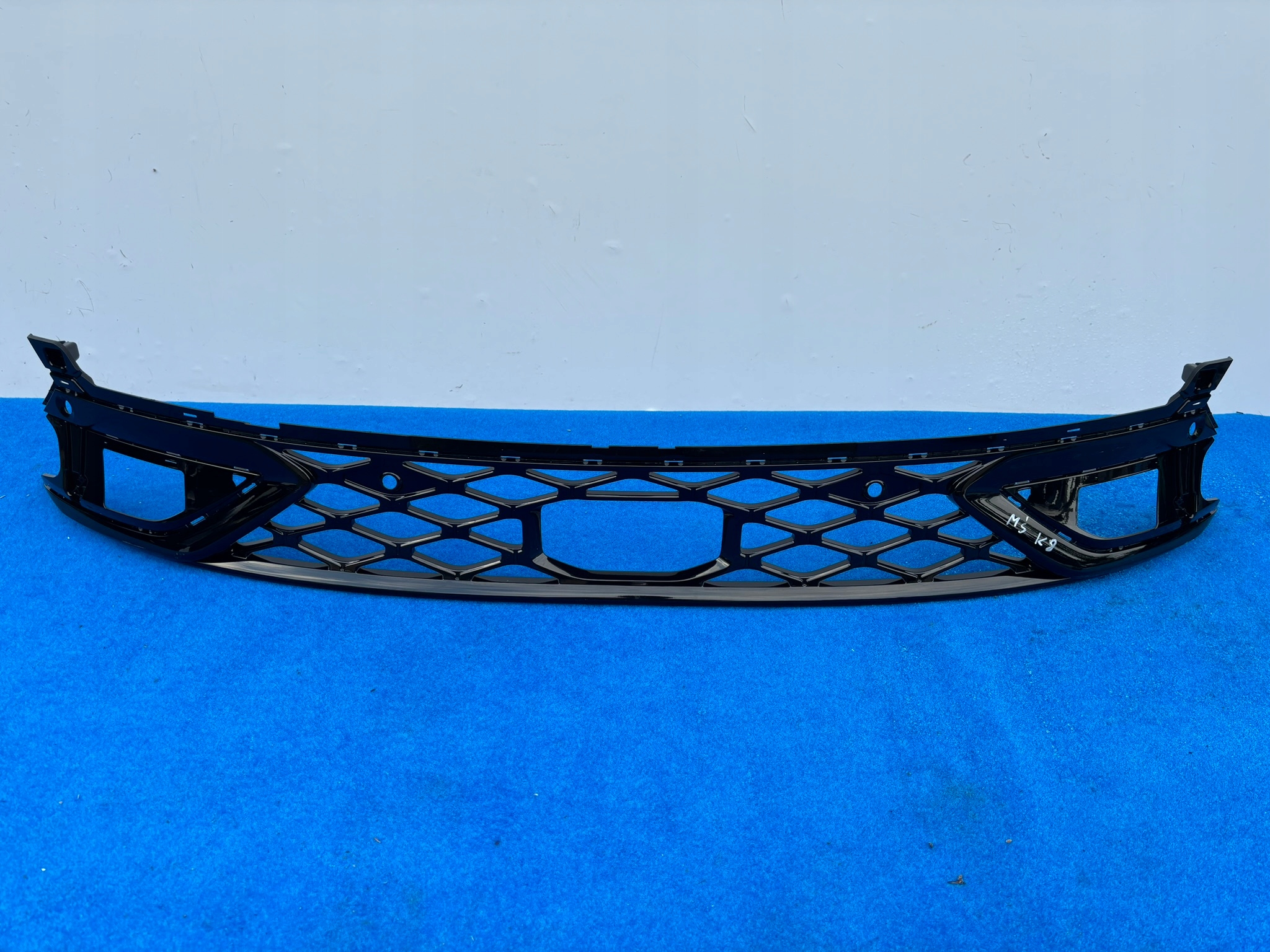 VW ID BUZZ ID.BUZZ originál grid of a bumper front NOWKA 1T3853677A MSK8