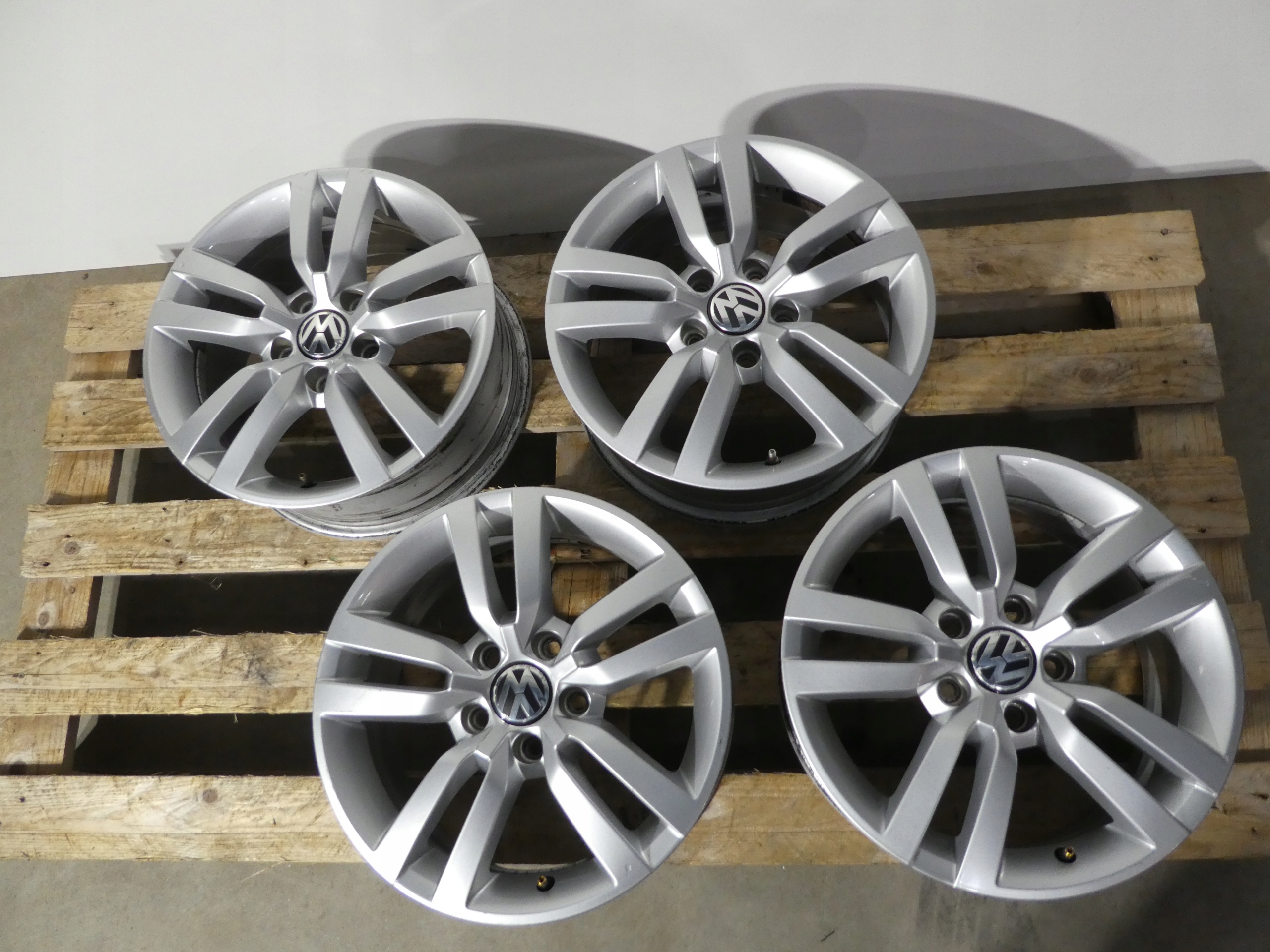 4X discs aluminium disc 5N0601025R VW 5X112