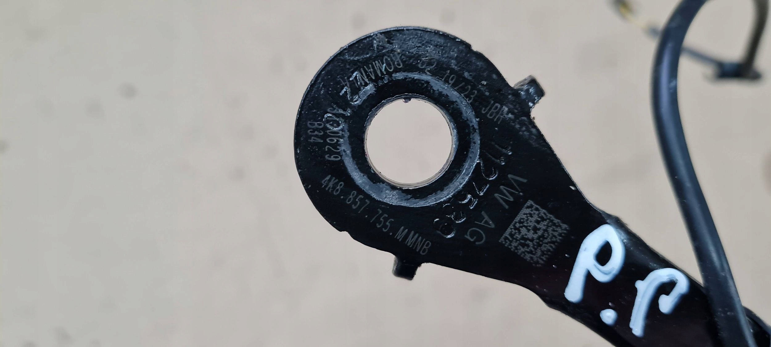A6 C8 4K ZAPINKA supports safety left right front 4K8857755M A7 4K