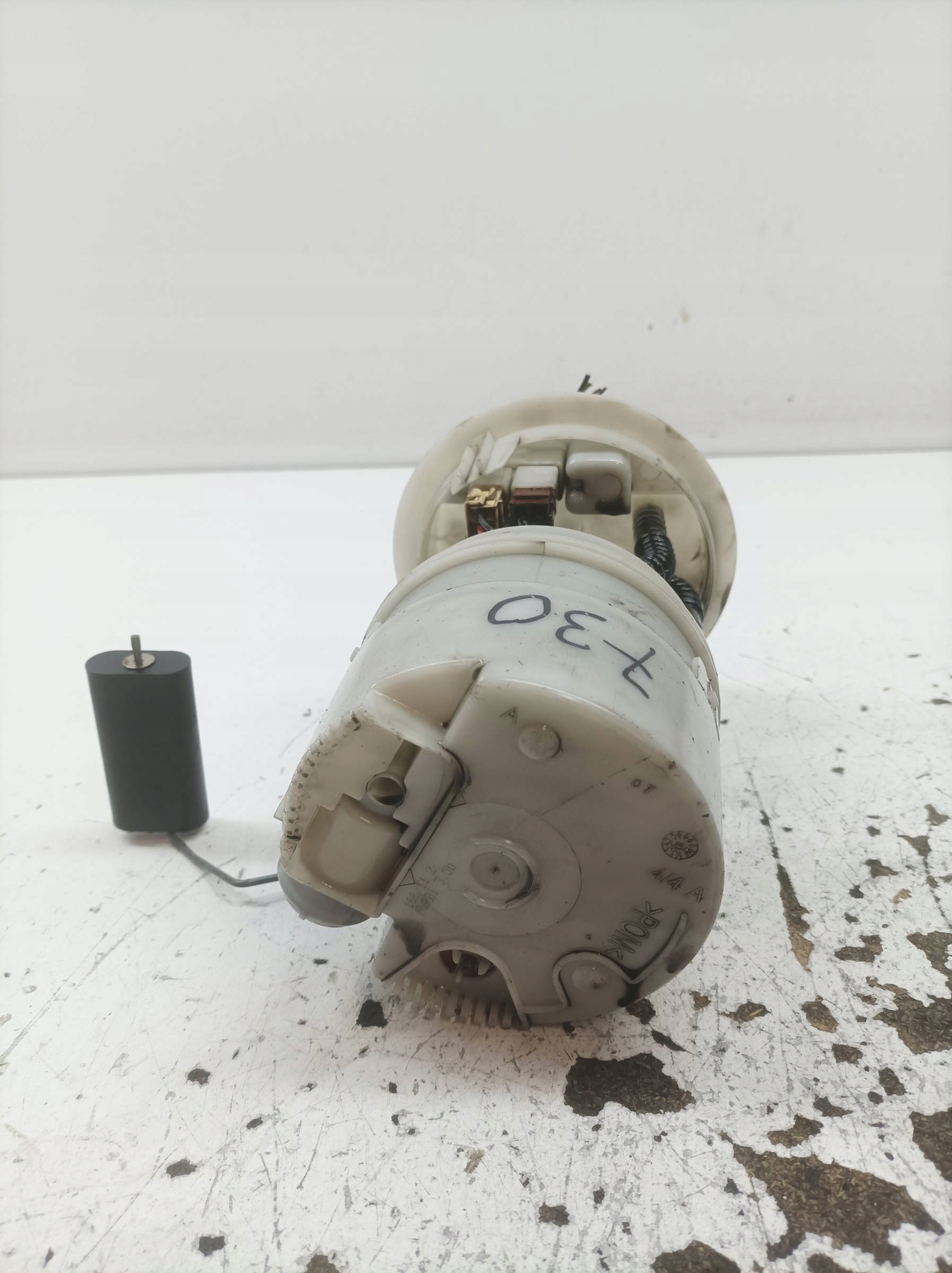 feed pump 1.6 B Dacia Sandero and (2008-2012)