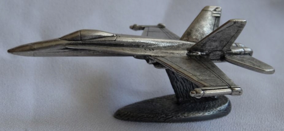 Hornet F 18 kovový model na stativu