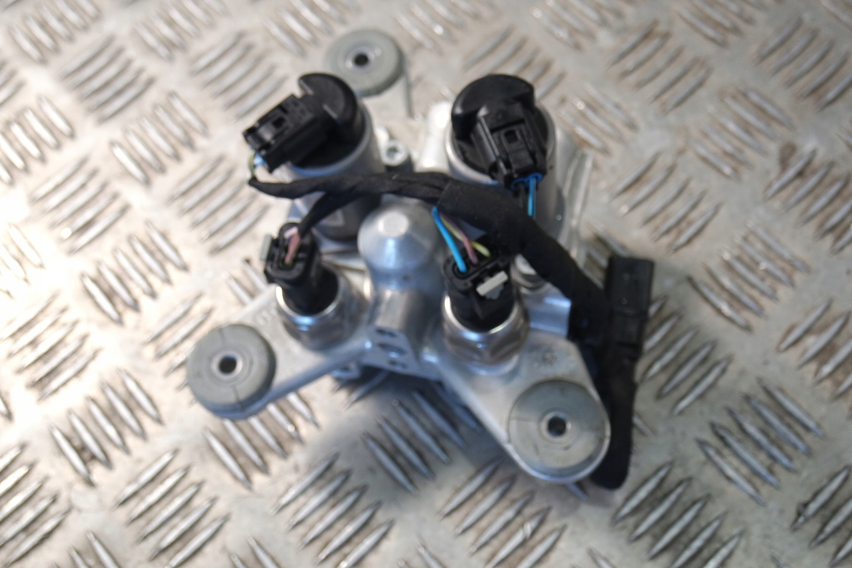 992511851A - РАСПРЕДЕЛИТЕЛЬ DYNAMIC БЛОК КЛАПАНОВ ЗАДНИЙ PORSCHE 992