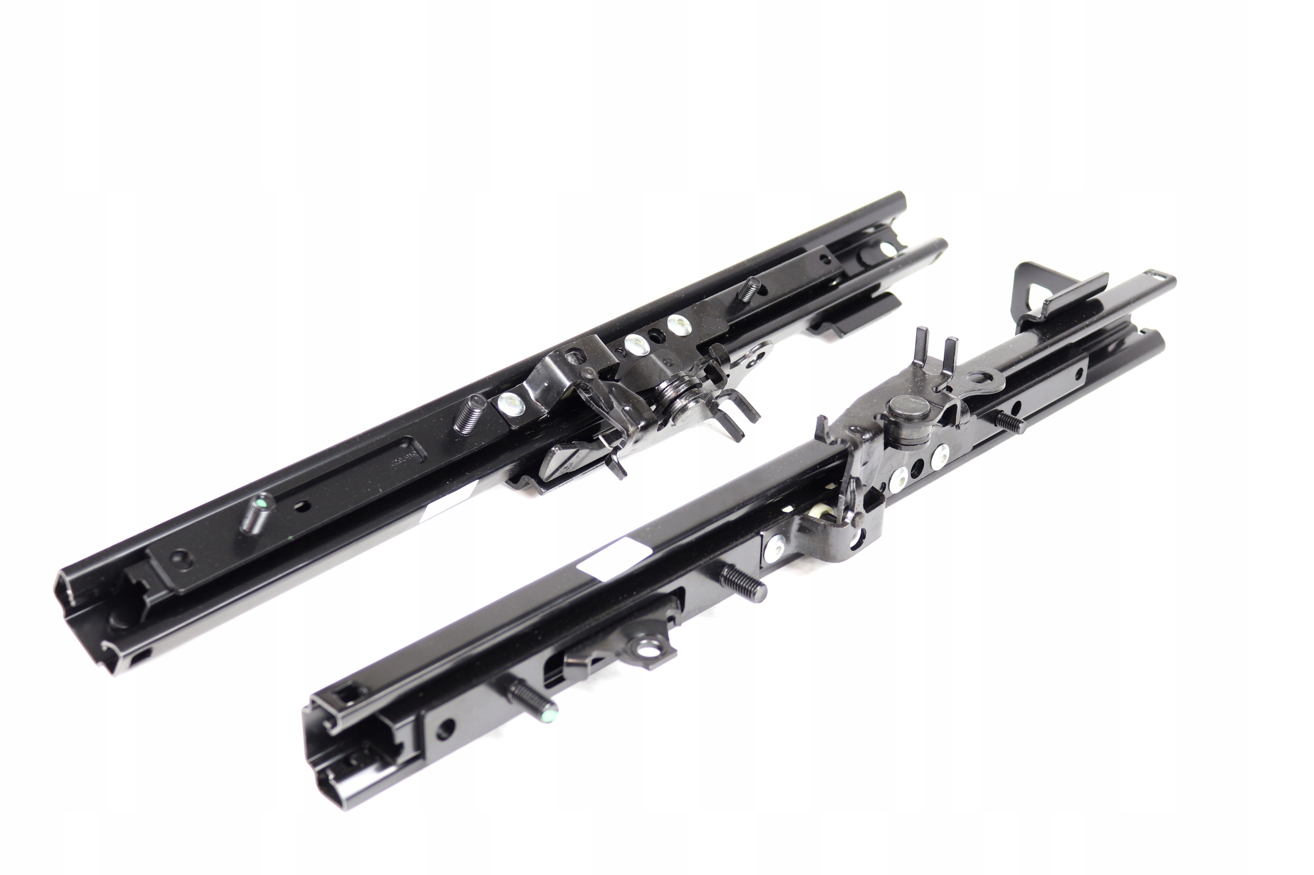 НАПРАВЛЯЮЩАЯ СИДЕНЬЯ ЗАД. ПРАВА AUDI Q7l КАК ОРИГИНАЛ