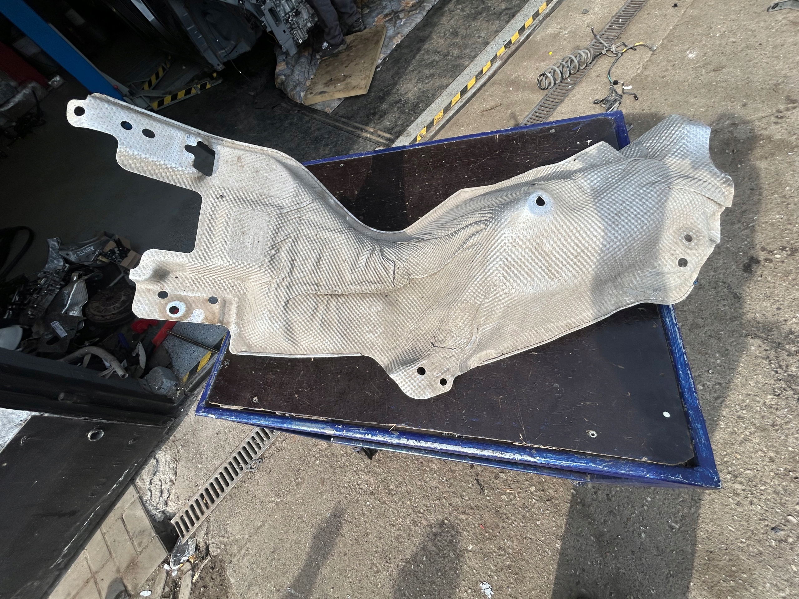 RENAULT AUSTRAL 1,2 E-TECH Kryt TERMICZNA 74701225R