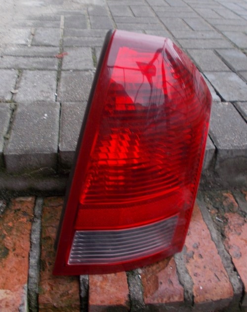 CHRYSLER 300C SEDAN PRAWA TYLNA LAMPA ORYGINAŁ