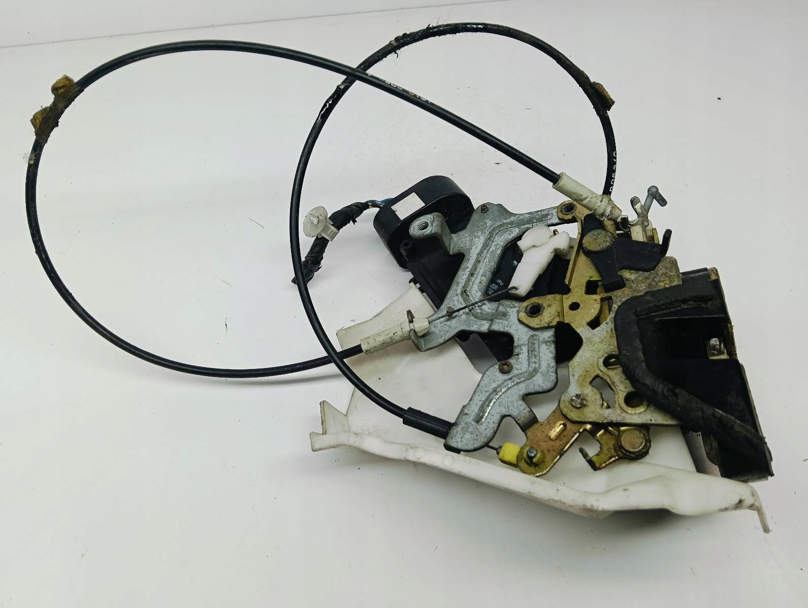 lock door left rear part 4 Pin ISUZU AXIOM 99r