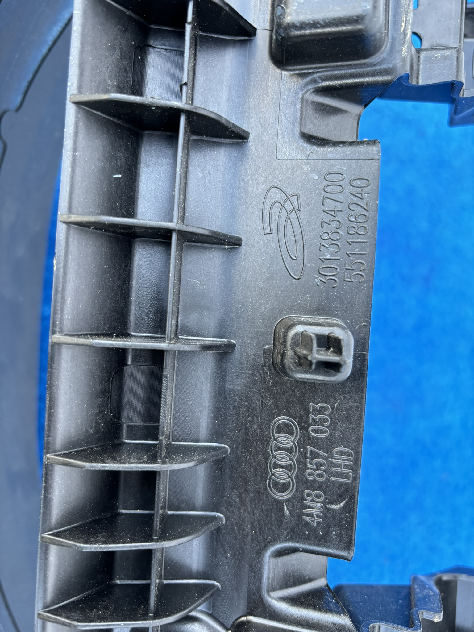 AUDI Q8 4M8 console dashboard below HEAD UP 9774248 RO72