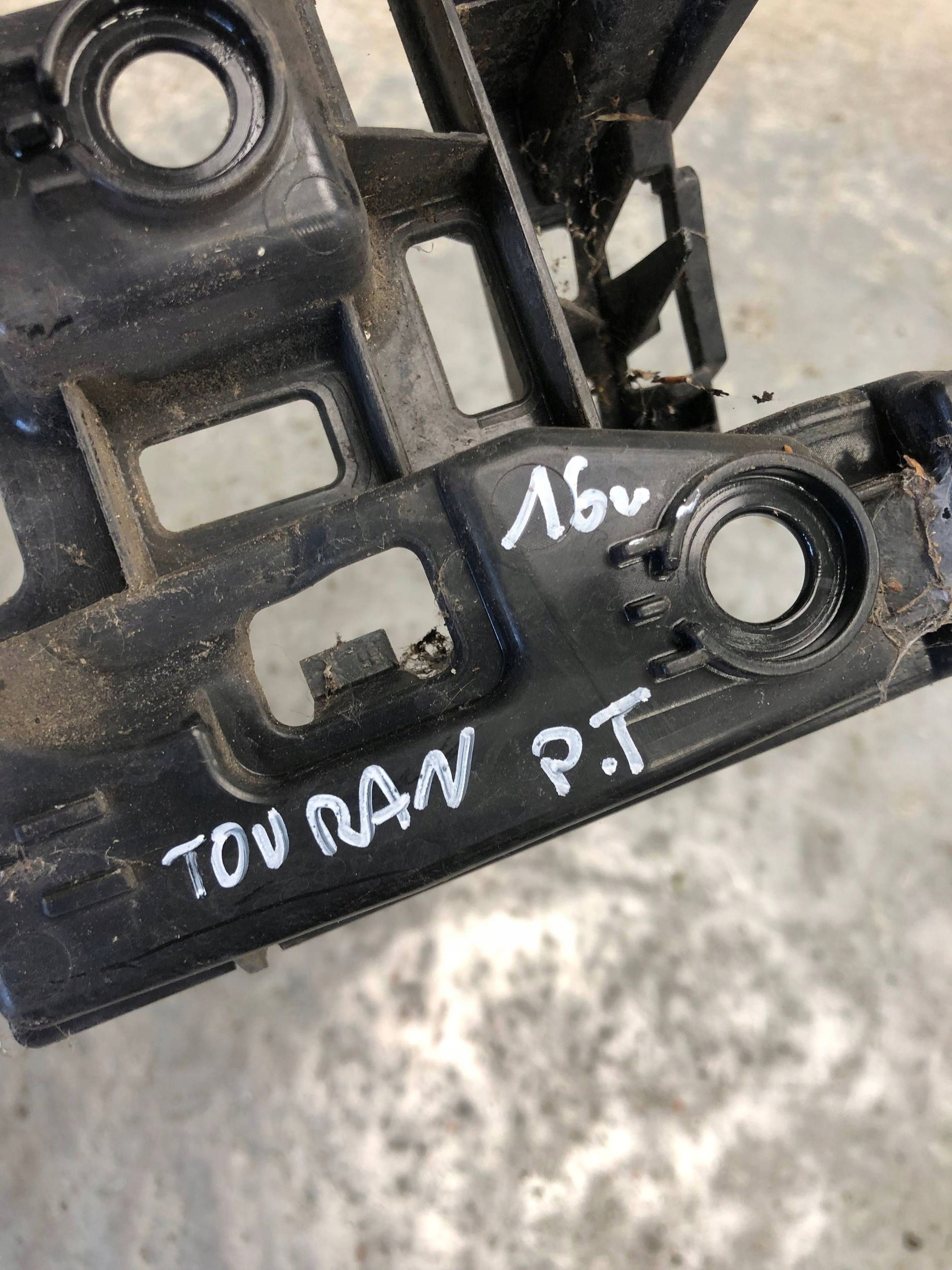 bumper bracket right rear part VW TOURAN III 5TA807454