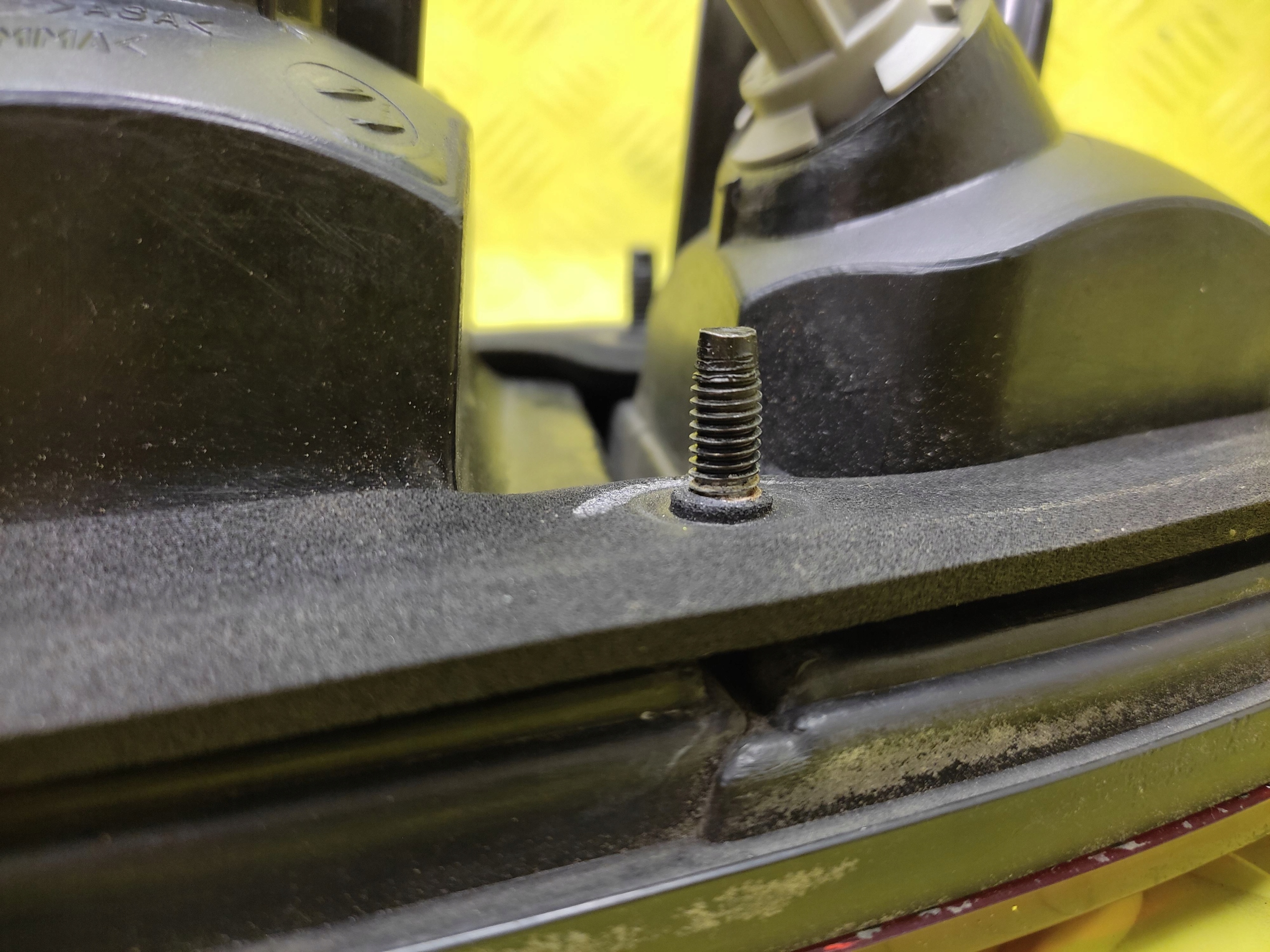 MITSUBISHI GALANT KOMBI light left rear part to the bonnet boot