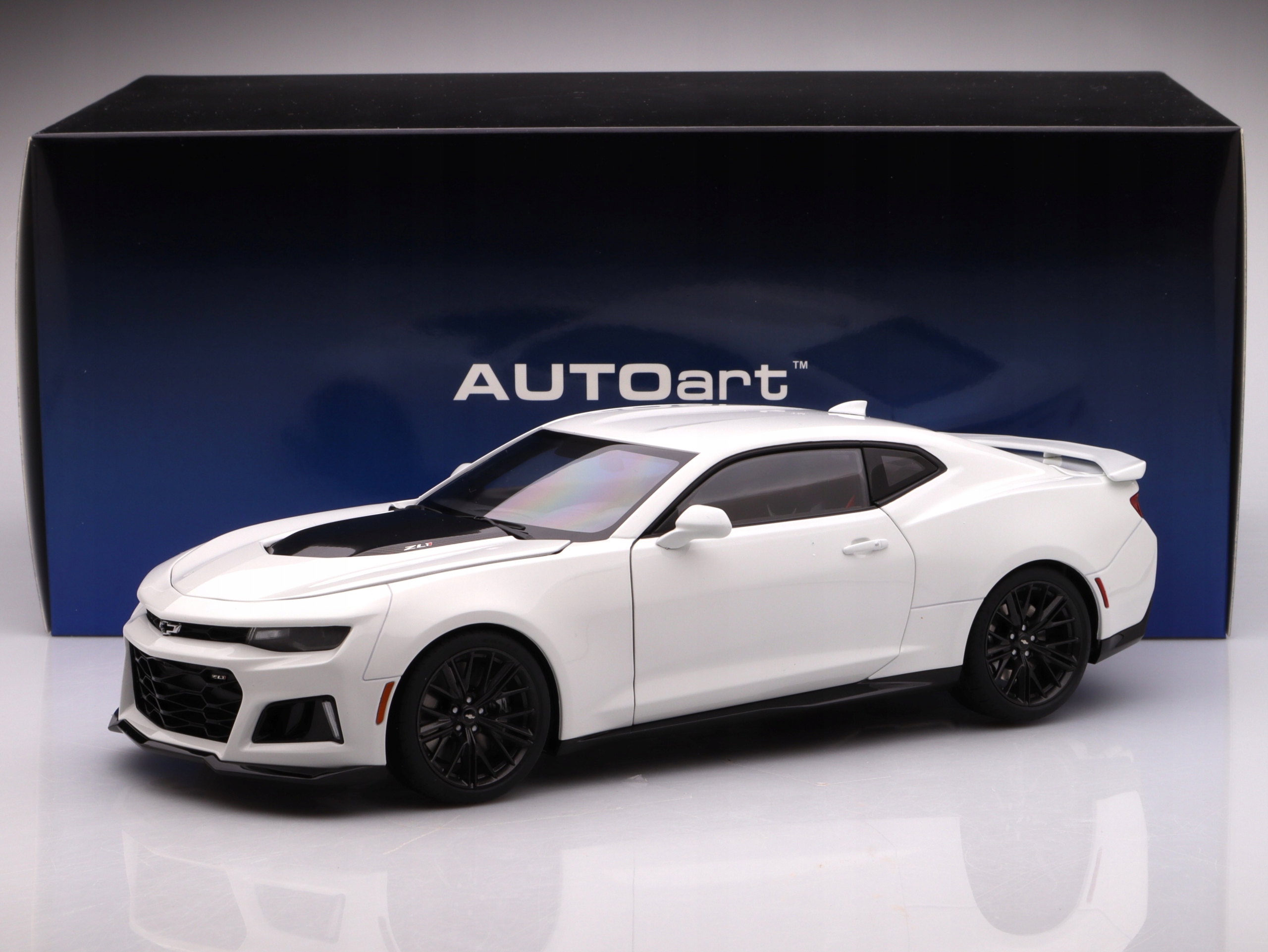 Chevrolet Camaro ZL1 2017, vrchol bílý AUTOart 1:18
