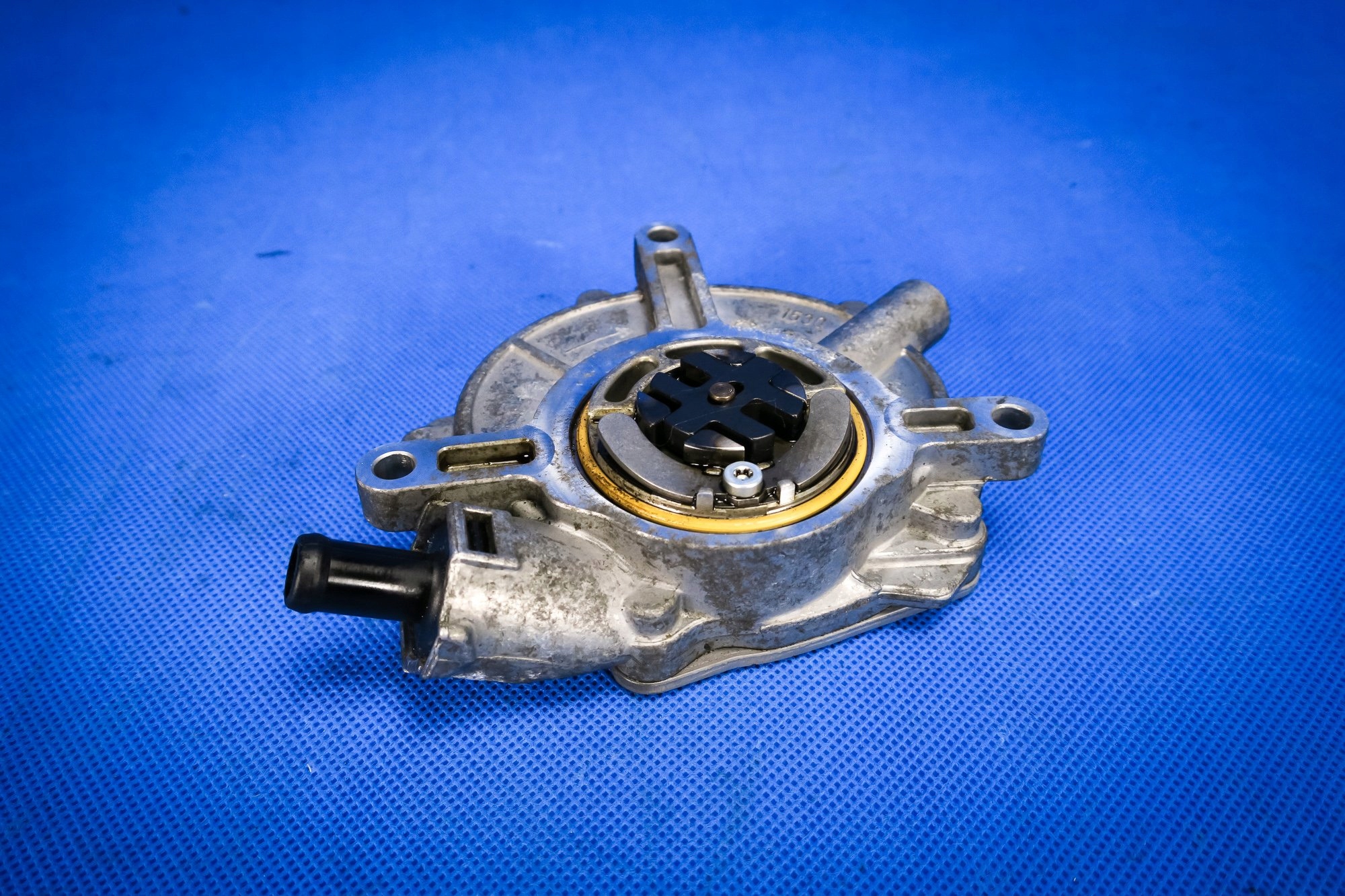pump vacual Audi RS6 RS7 A8 S8 07L145100D