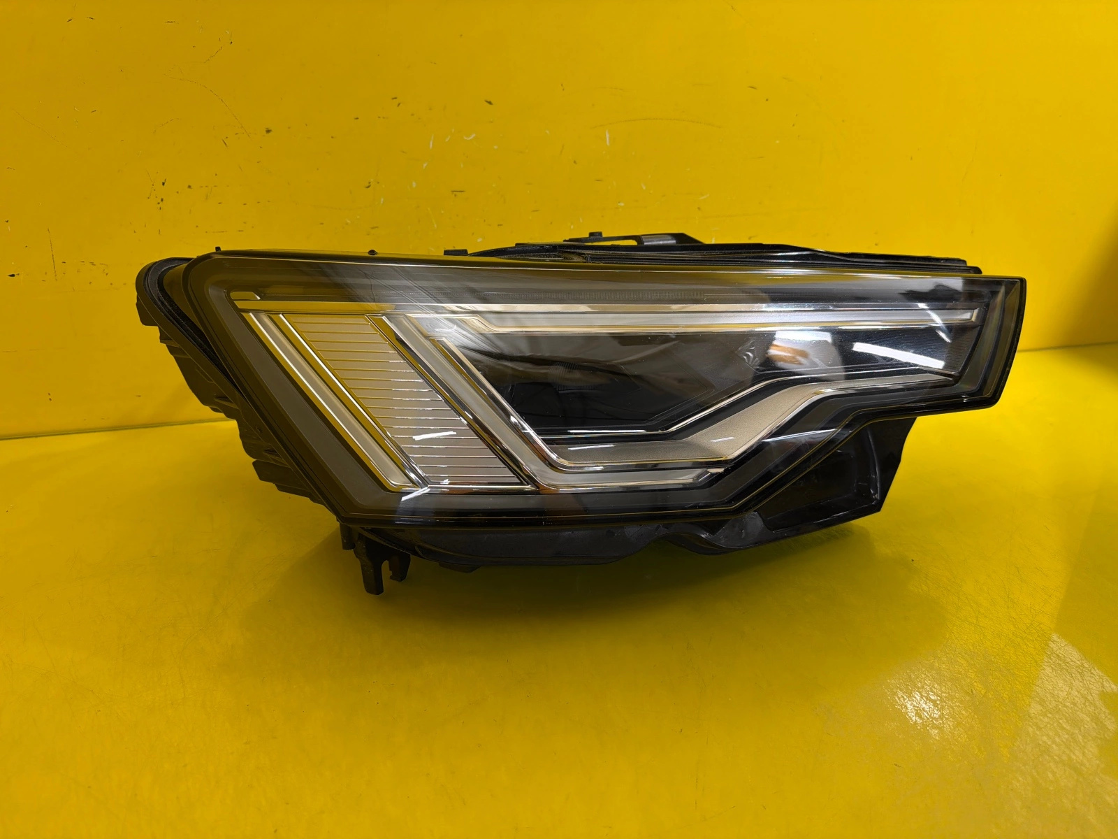 light right Audi A6 C8 4K Full Led 4K0941040
