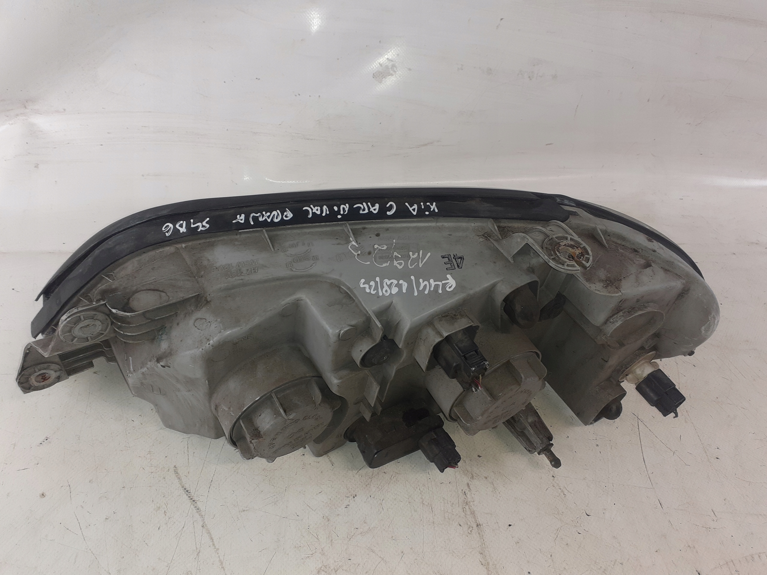 Kia Carnival Reflektor right front