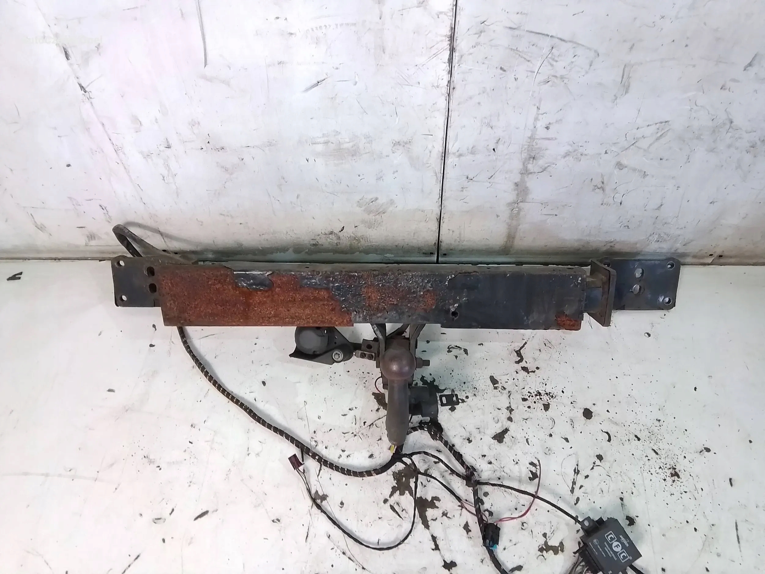 Mercedes-Benz C W203 KOMBI BELKA HAK HOLOWNICZY