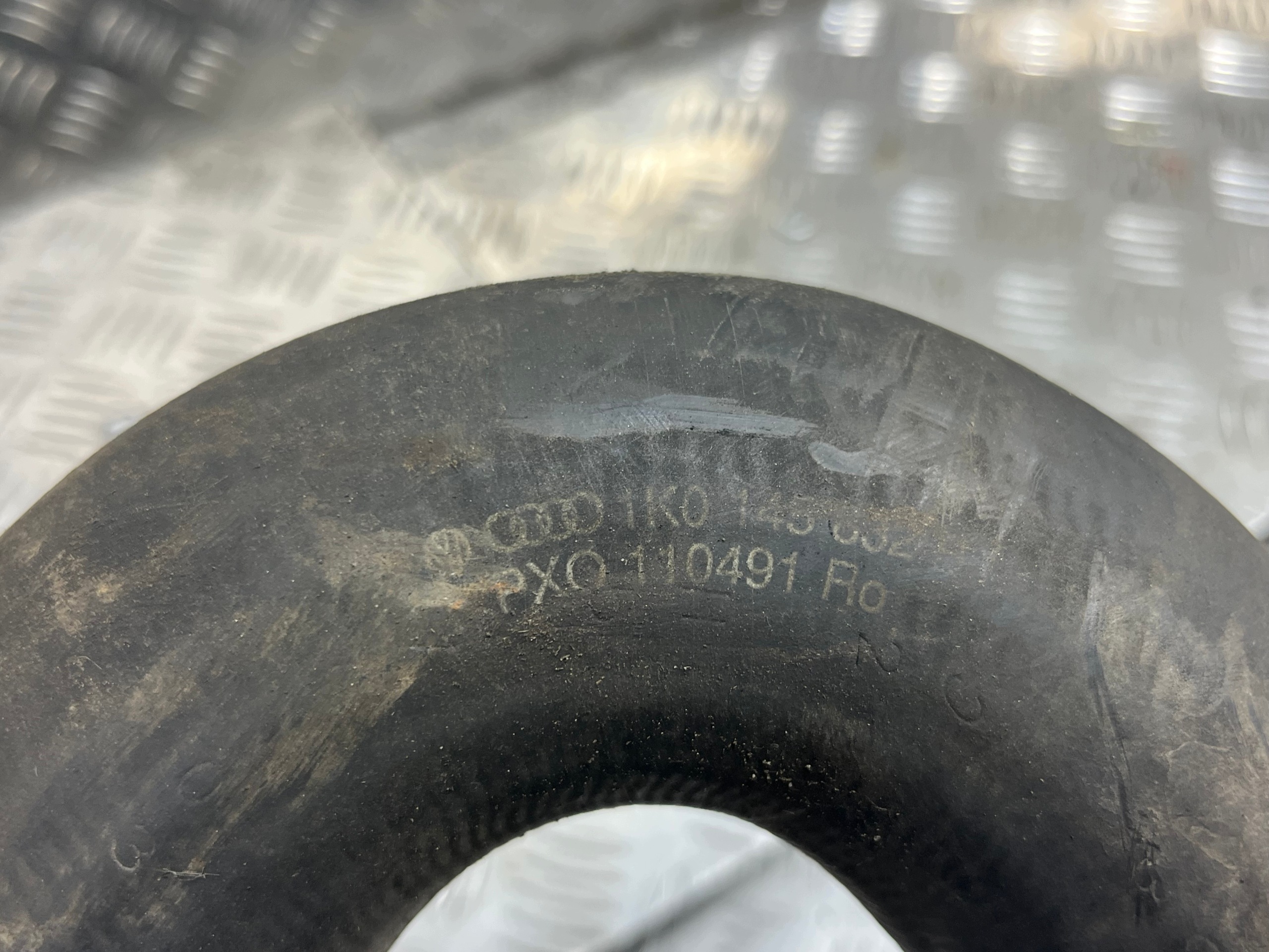 trouba vedení intercoolera turbíny VOLKSWAGEN PASSAT B6