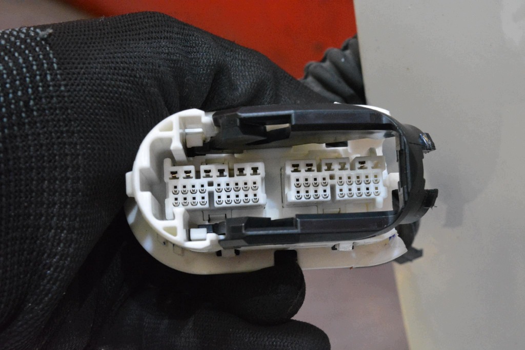 door left front front 040 TOYOTA COROLLA E21 sedan 18-25