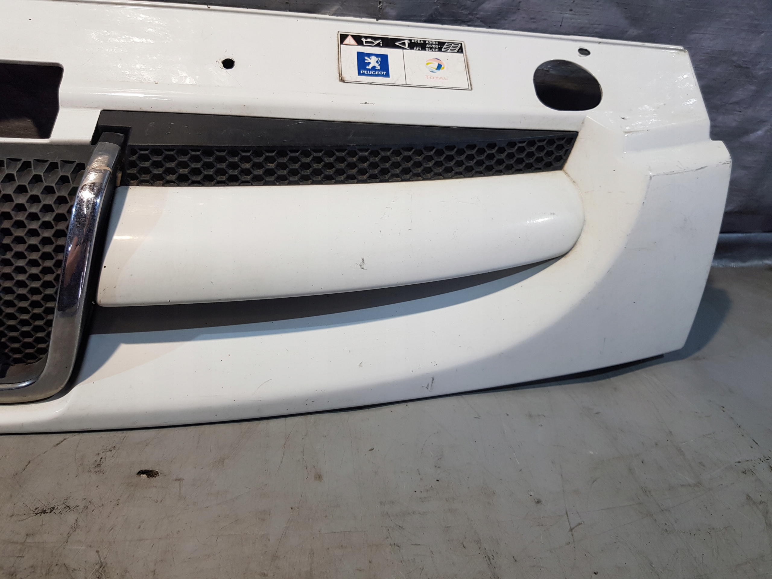 Grill Grill der Stoßstange PEUGEOT PARTNER II FL
