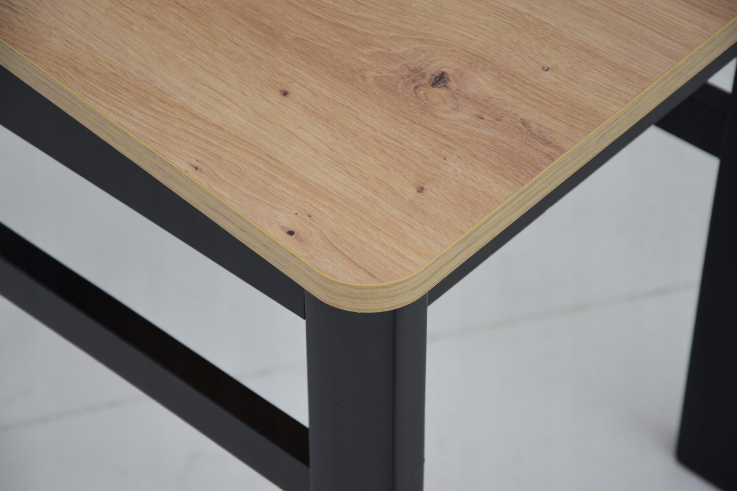 Stół 80x140 z 4 krzesłami kolor ARTISAN + CZARNY Liczba krzeseł w zestawie 4