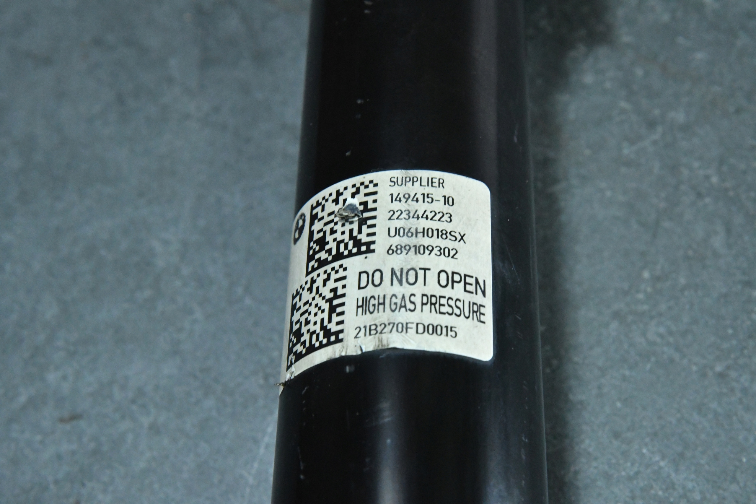 shock absorber right left rear part rear BMW 2 U06 6891093 30123km