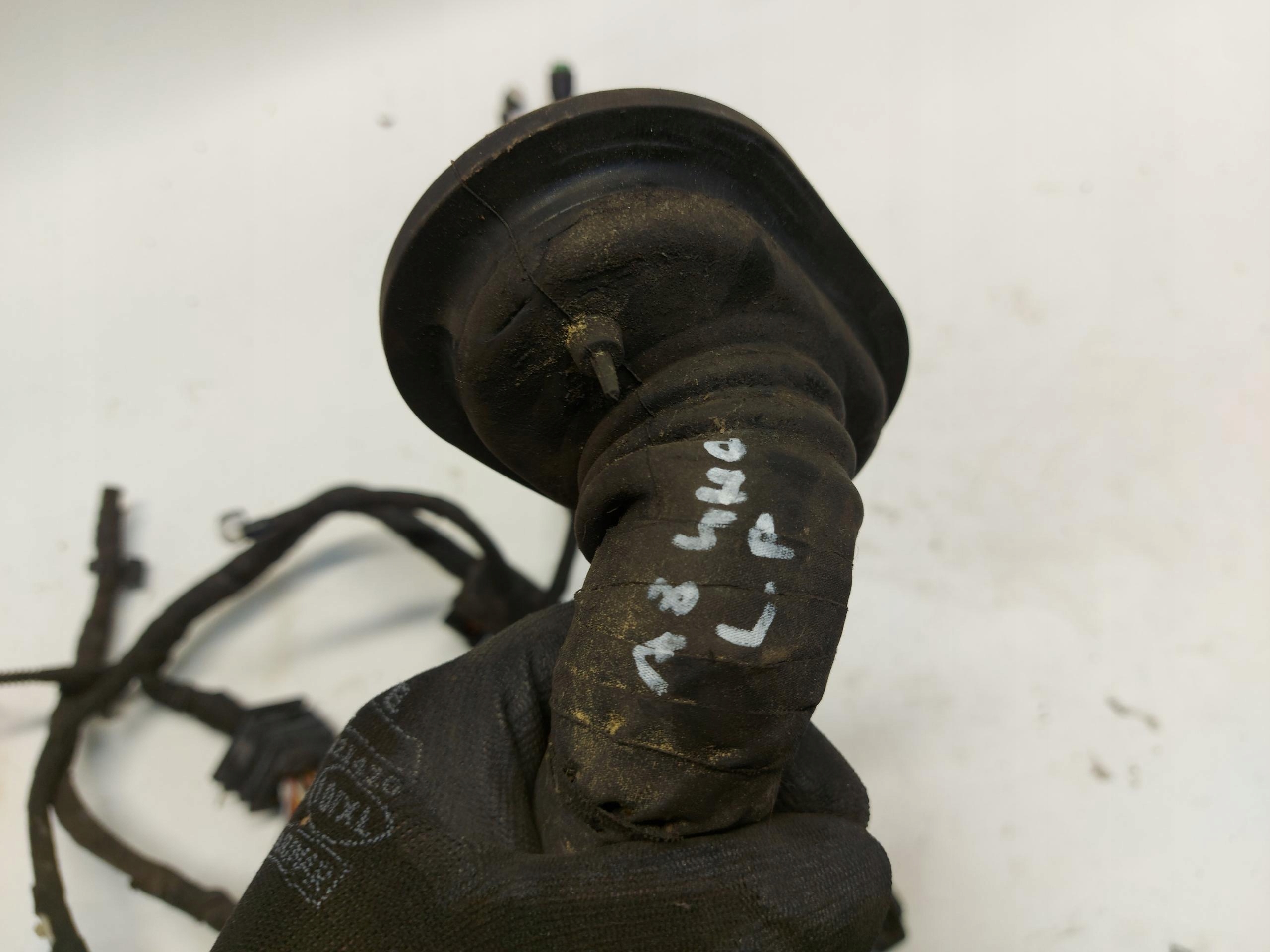 Audi A8 D4 4H 2012 bundle wiring komory of the engine left front 3.0 tdi