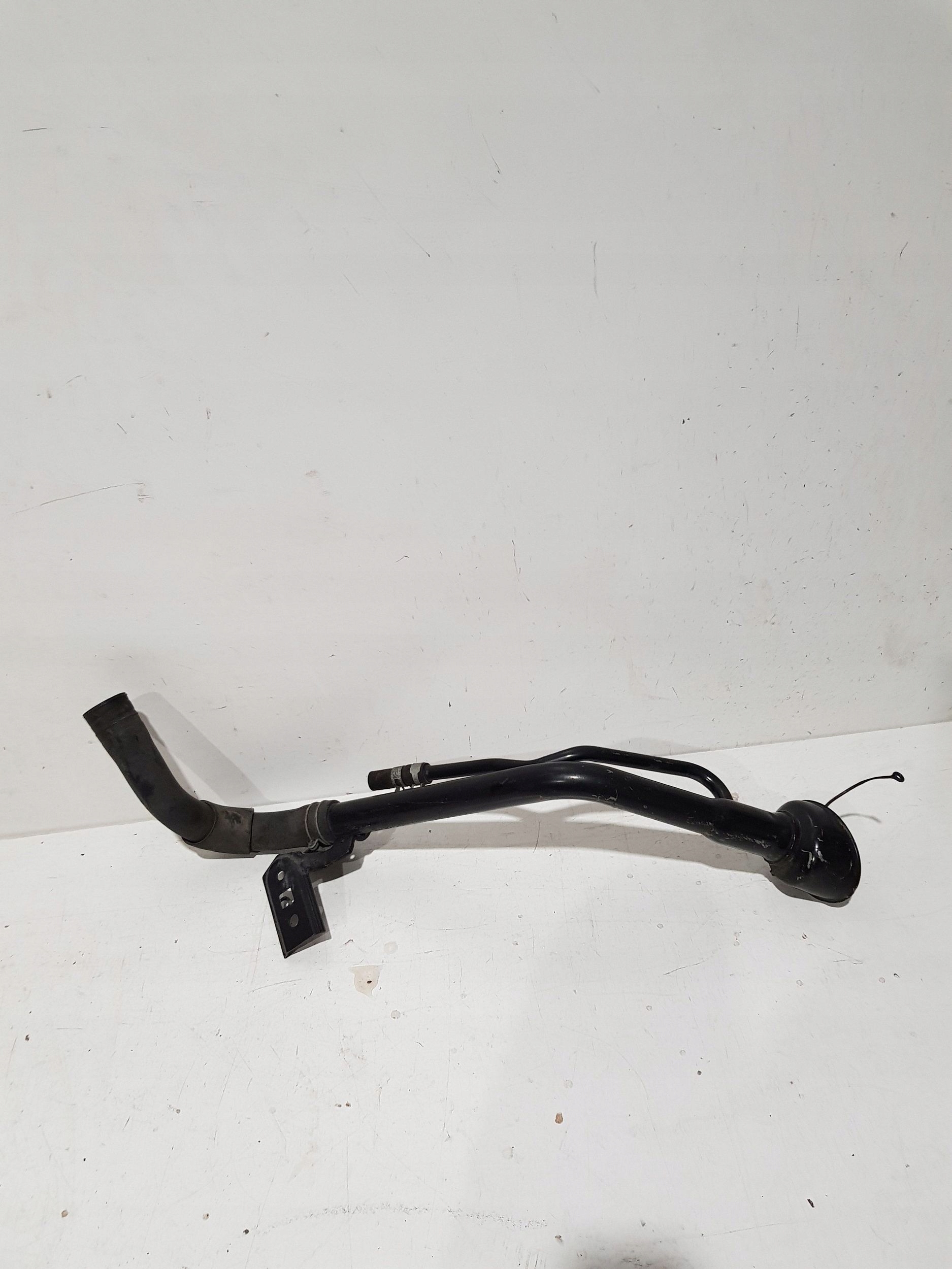 Nissan Juke I F15 2012 Rura wlewu paliwa