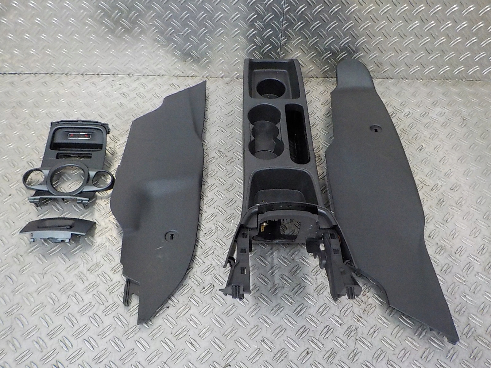 FORD FIESTA MK7 ЦЕНТРАЛЬНЫЙ ТУННЕЛЬ