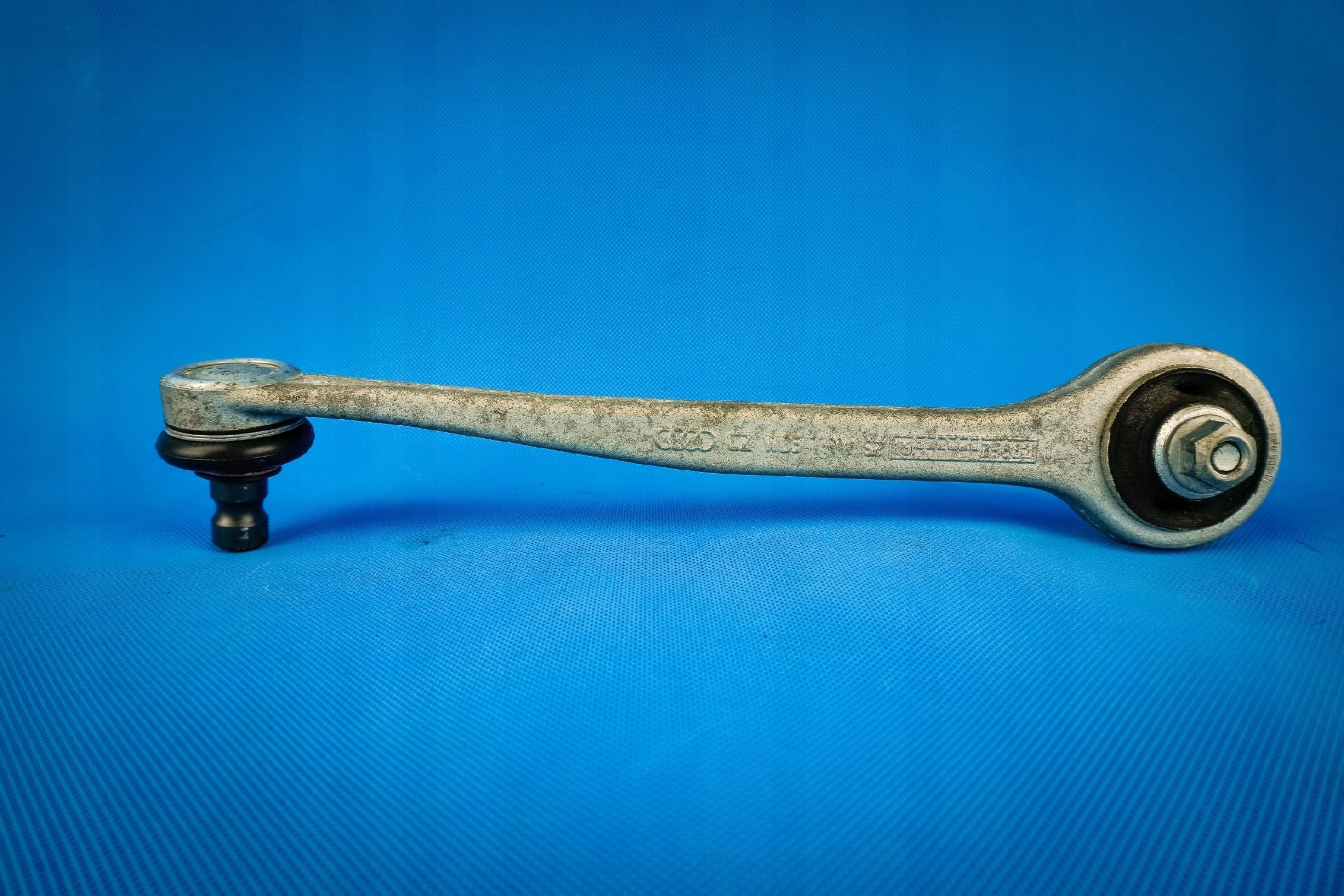 arm front right Audi A4 RS4 A5 8K0407506N