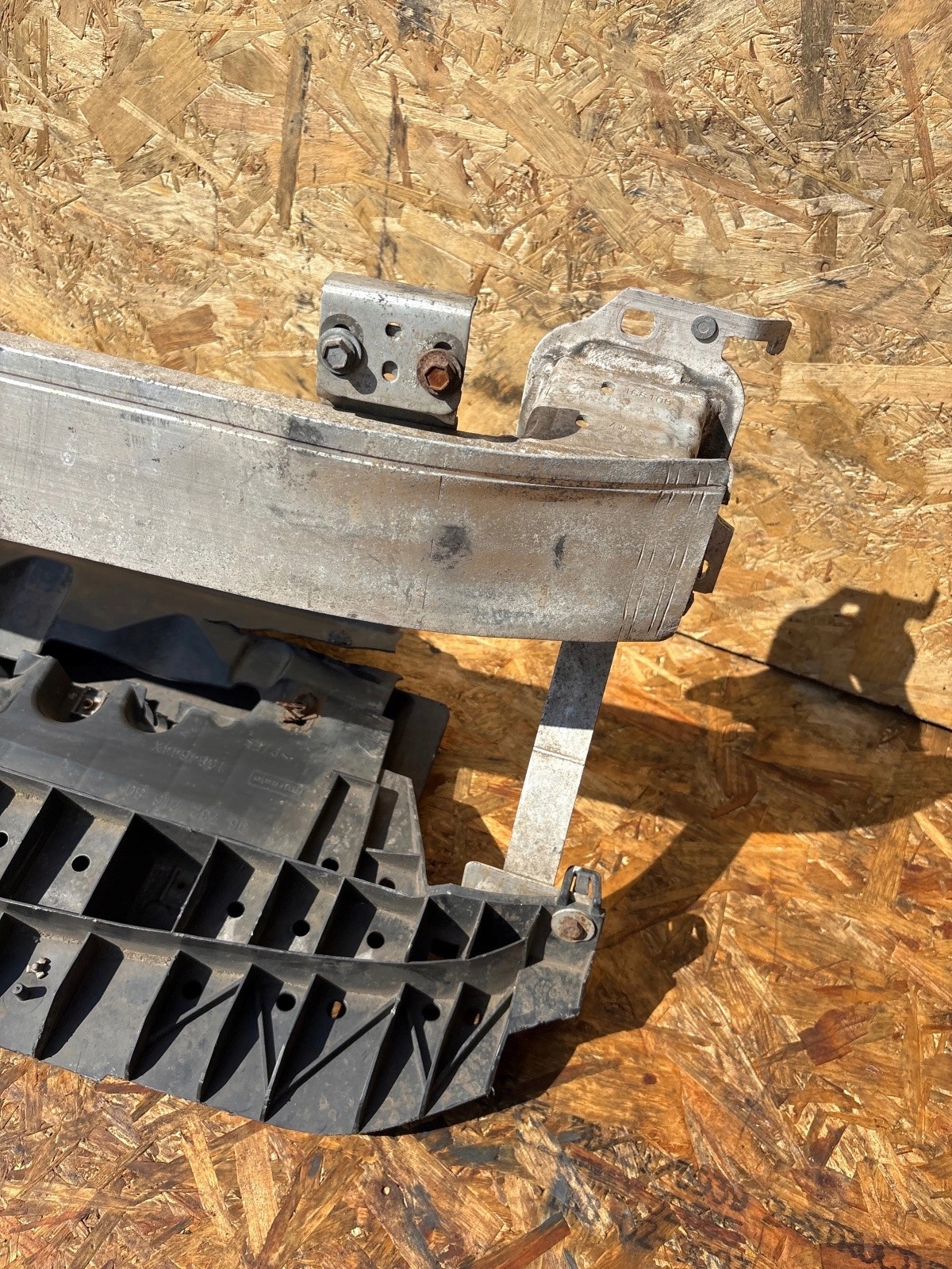 sider bar, wall front Peugeot 208 and