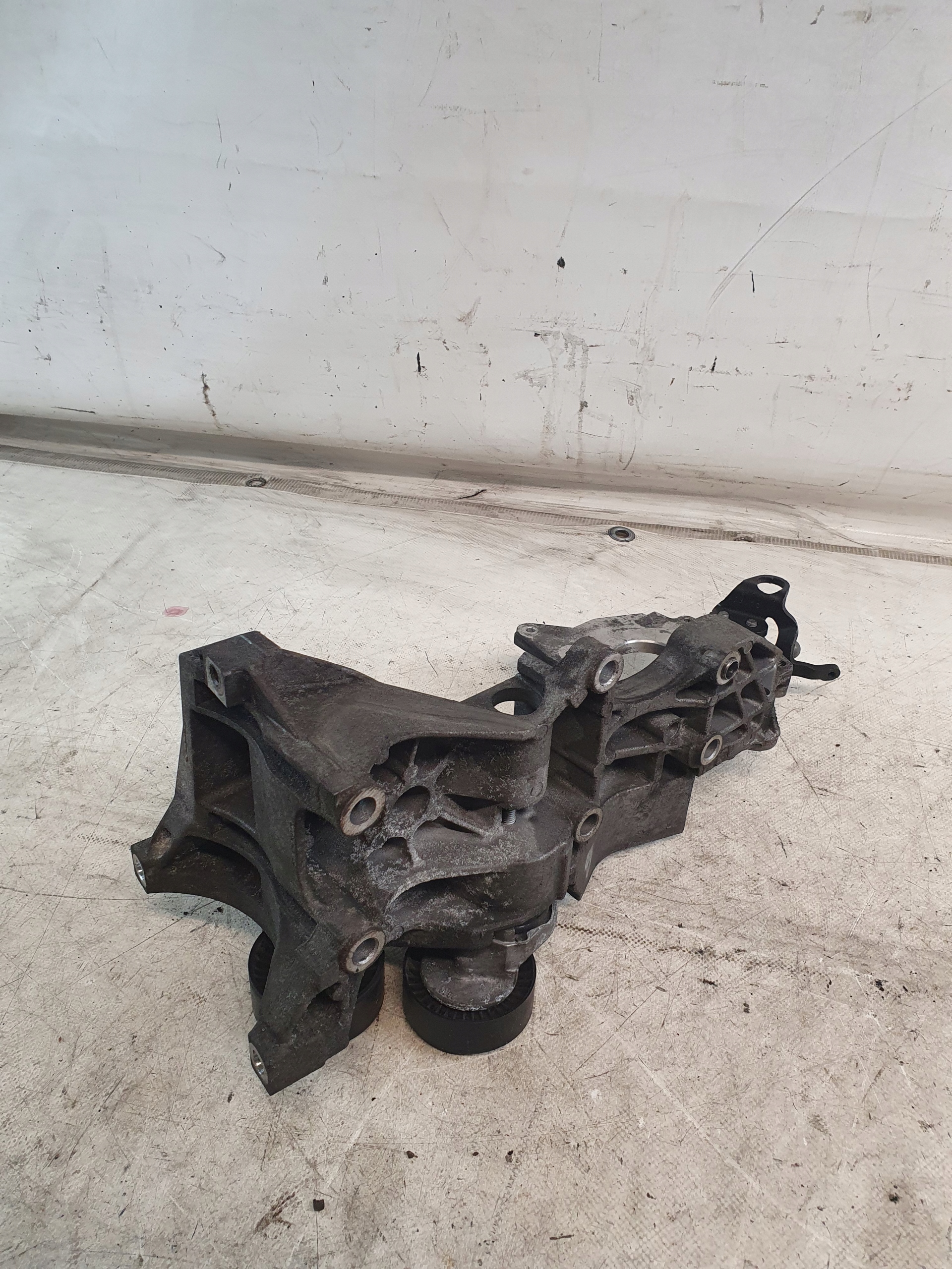 holder alternator AUDI A4 B8 2.0TDI