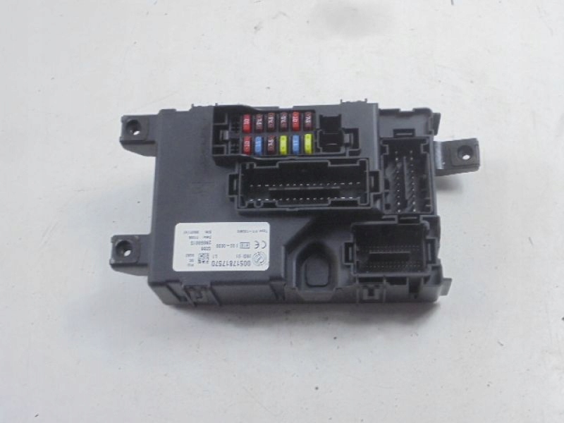 PUNTO GRANDE SKRZYNKA BEZPIECZNIKÓW 00517817570