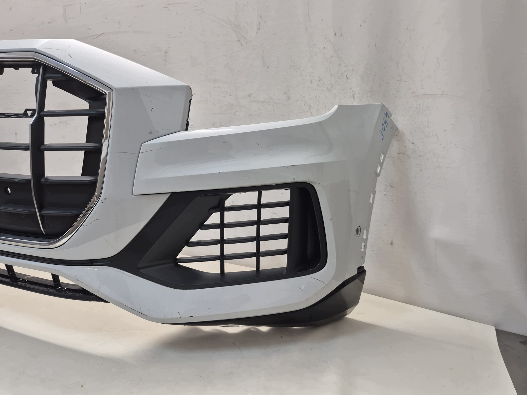 AUDI Q8 4M8 ZWYKLY 18- bumper front front grill grid PDC 4M8807437