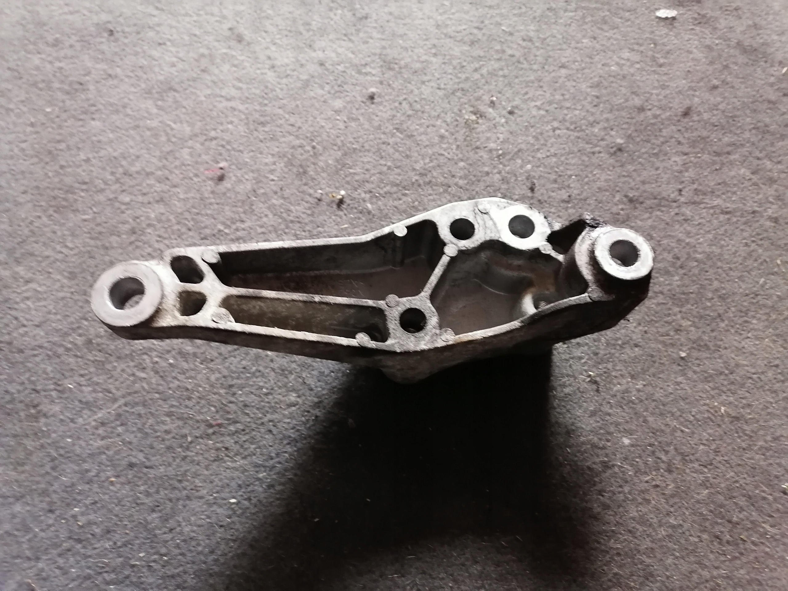 V06218 ASTRA J Console Support Fixation Moteur