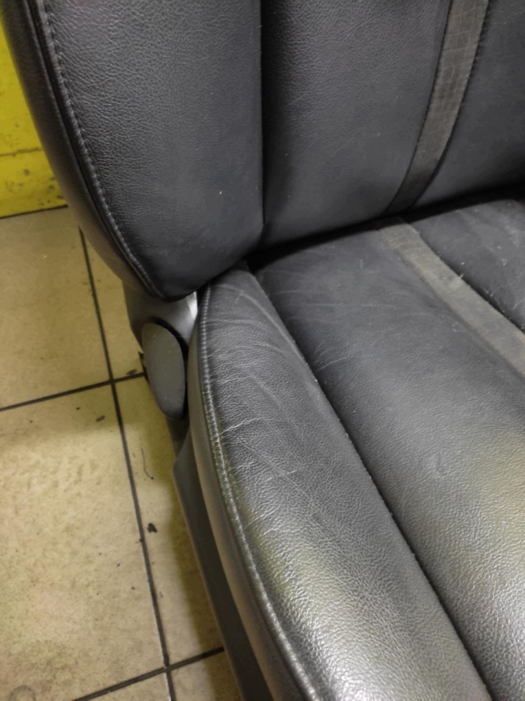 MAZDA CX-7 seats front