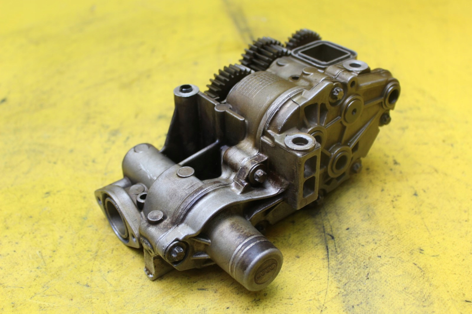 Масляний насос A8 D3 4.2 FSI BVJ 057115105L