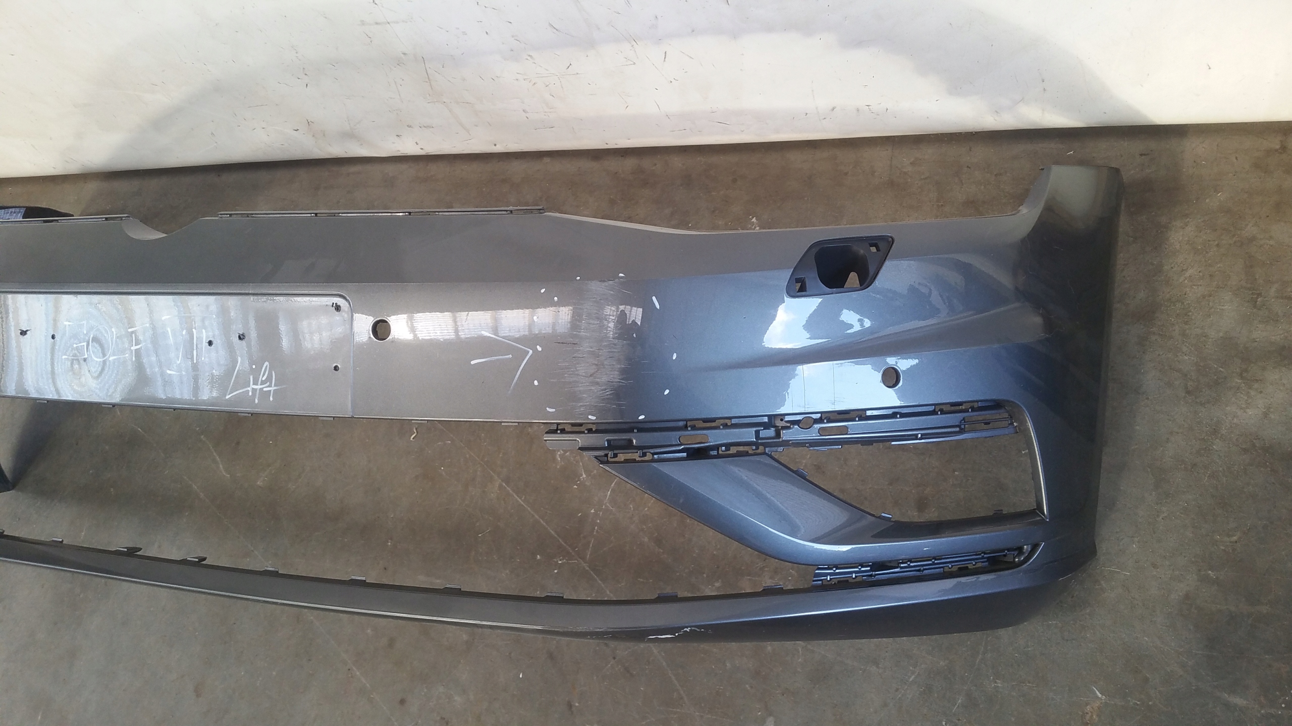 branik prednji dio PDC mlaznice VW Golf VII