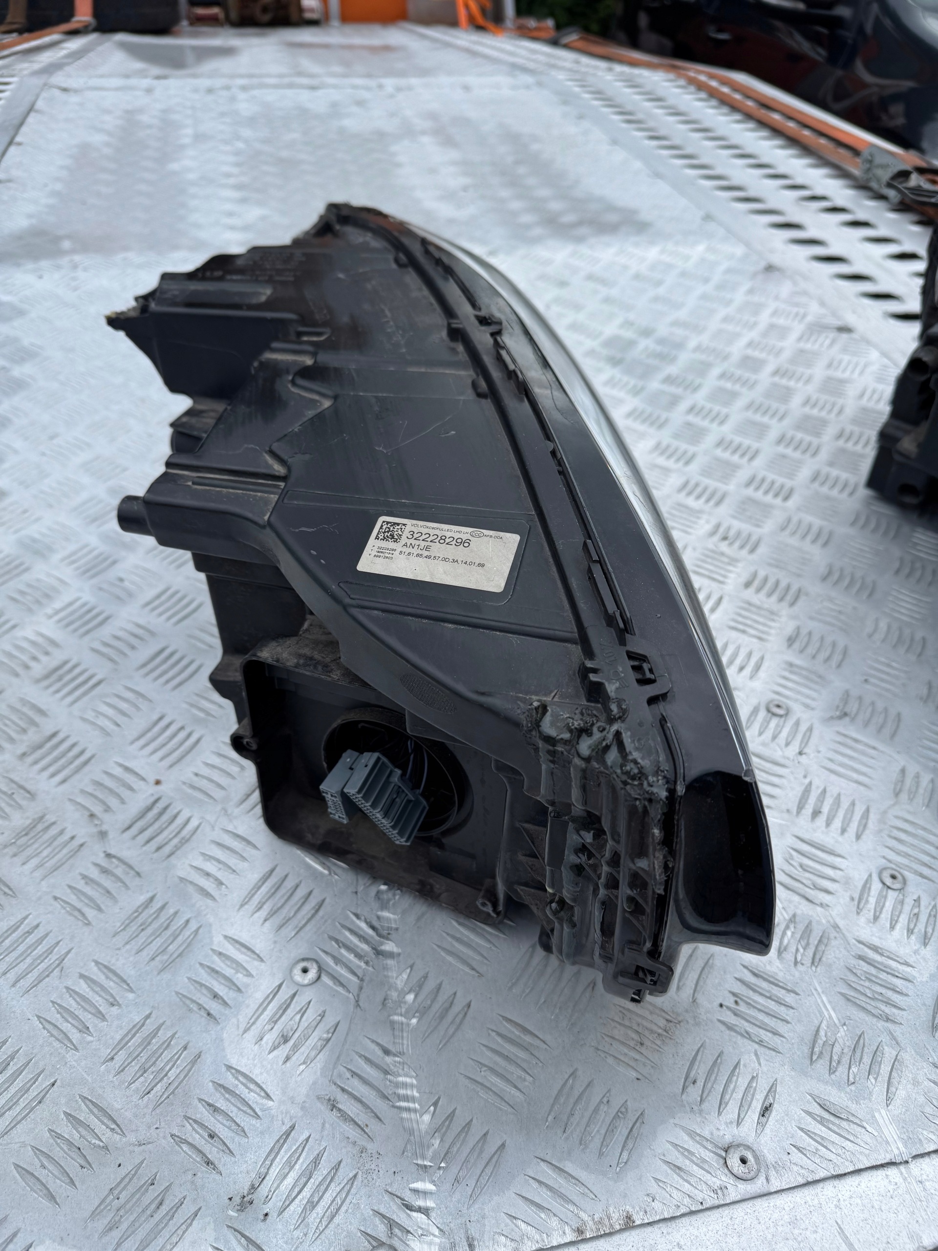 light front Reflektor front left Volvo XC90 II LIFT FULL LED 32228296