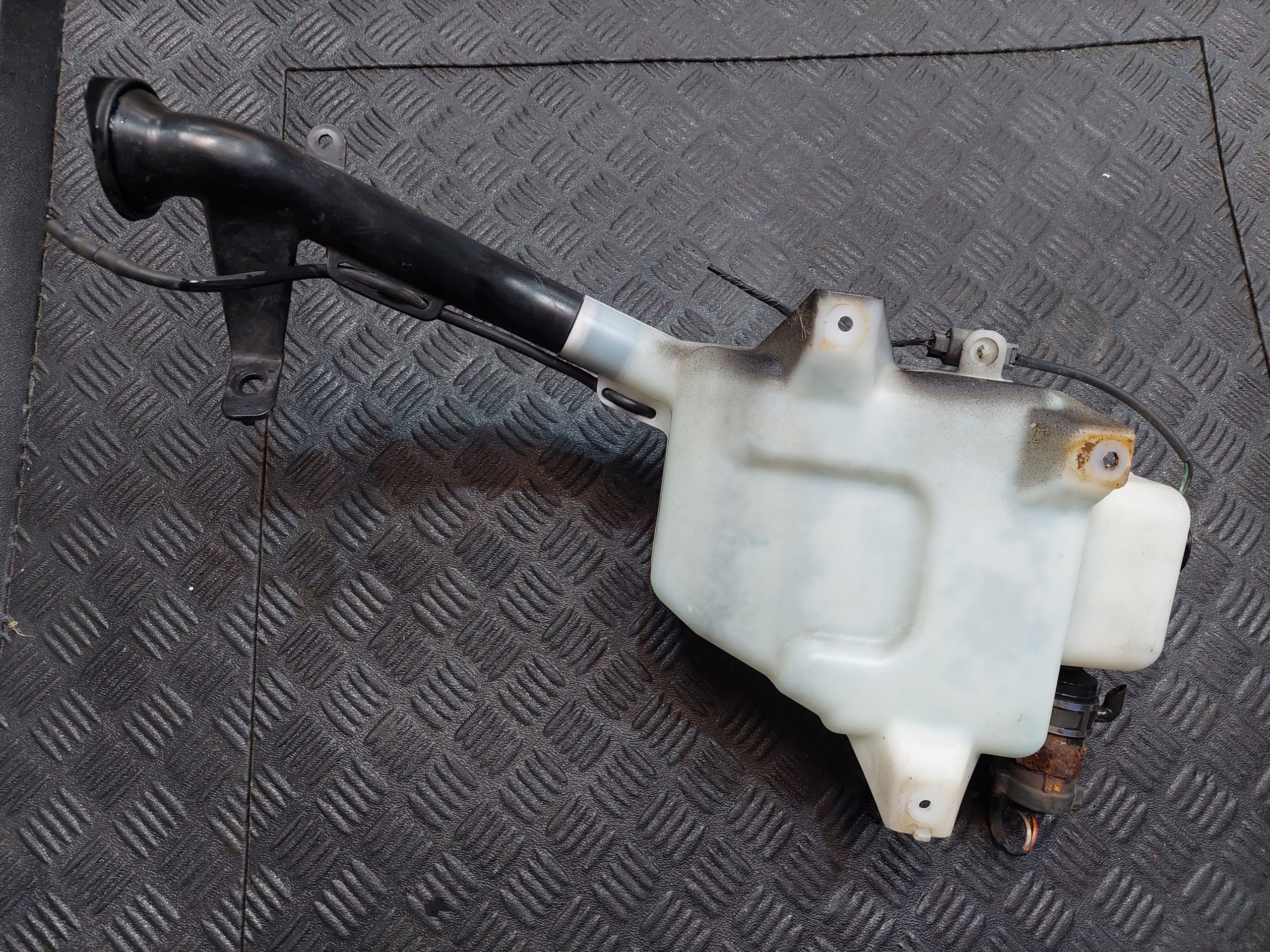 washer fluid tank HONDA LEGEND IV KB1