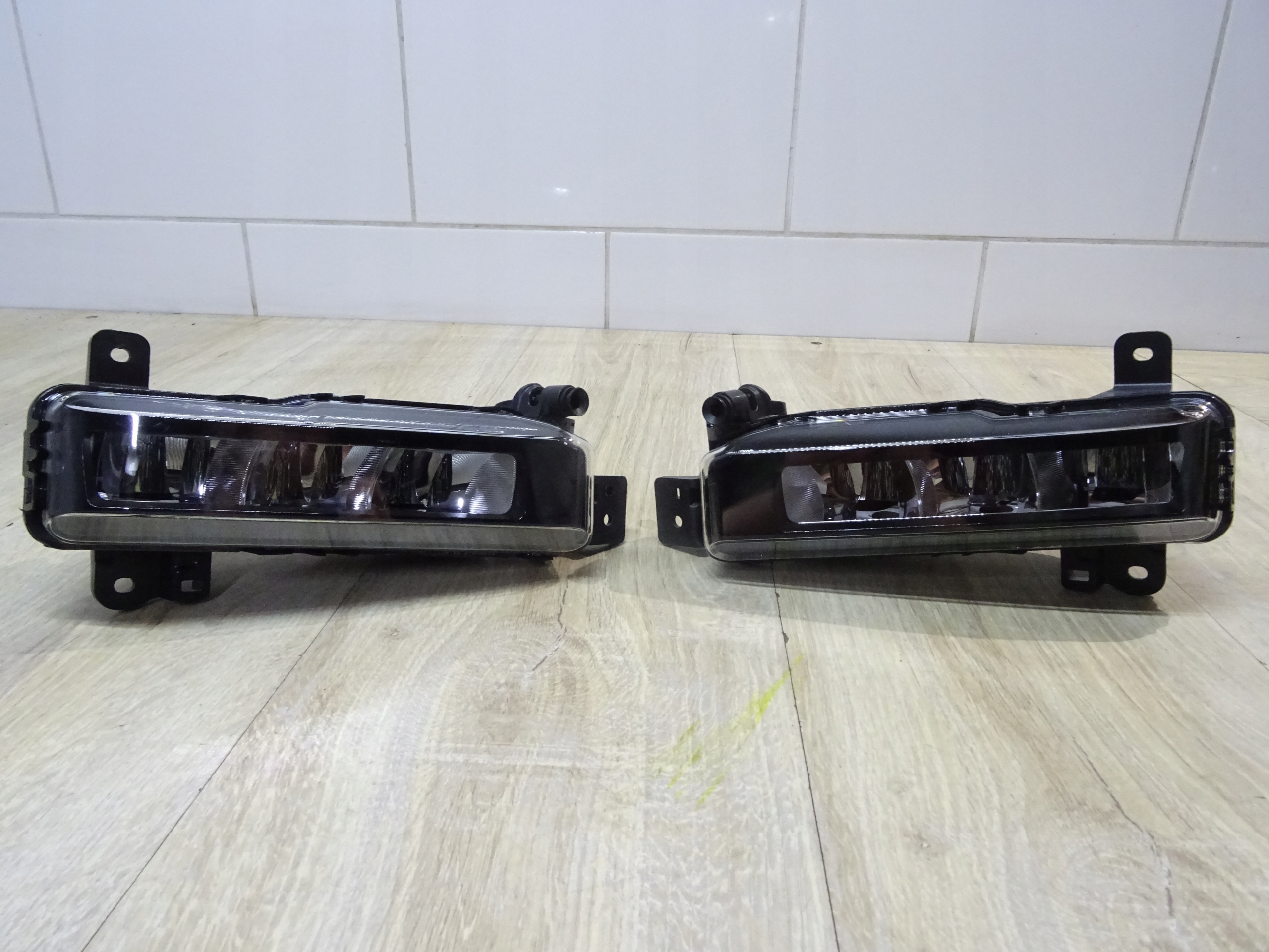 BMW G20 330e HALOGEN PRAWY PRZÓD 1132.110.0000