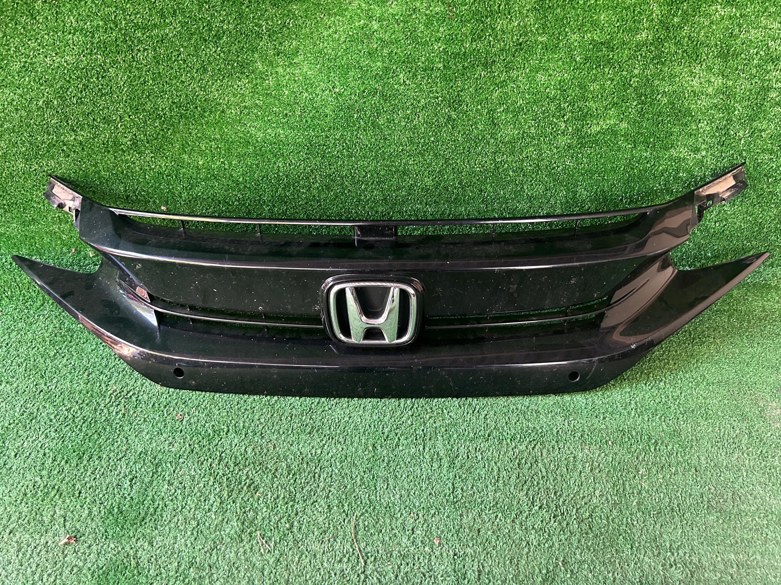 Honda Civic 10 X 17- grille front front 71121-TGG
