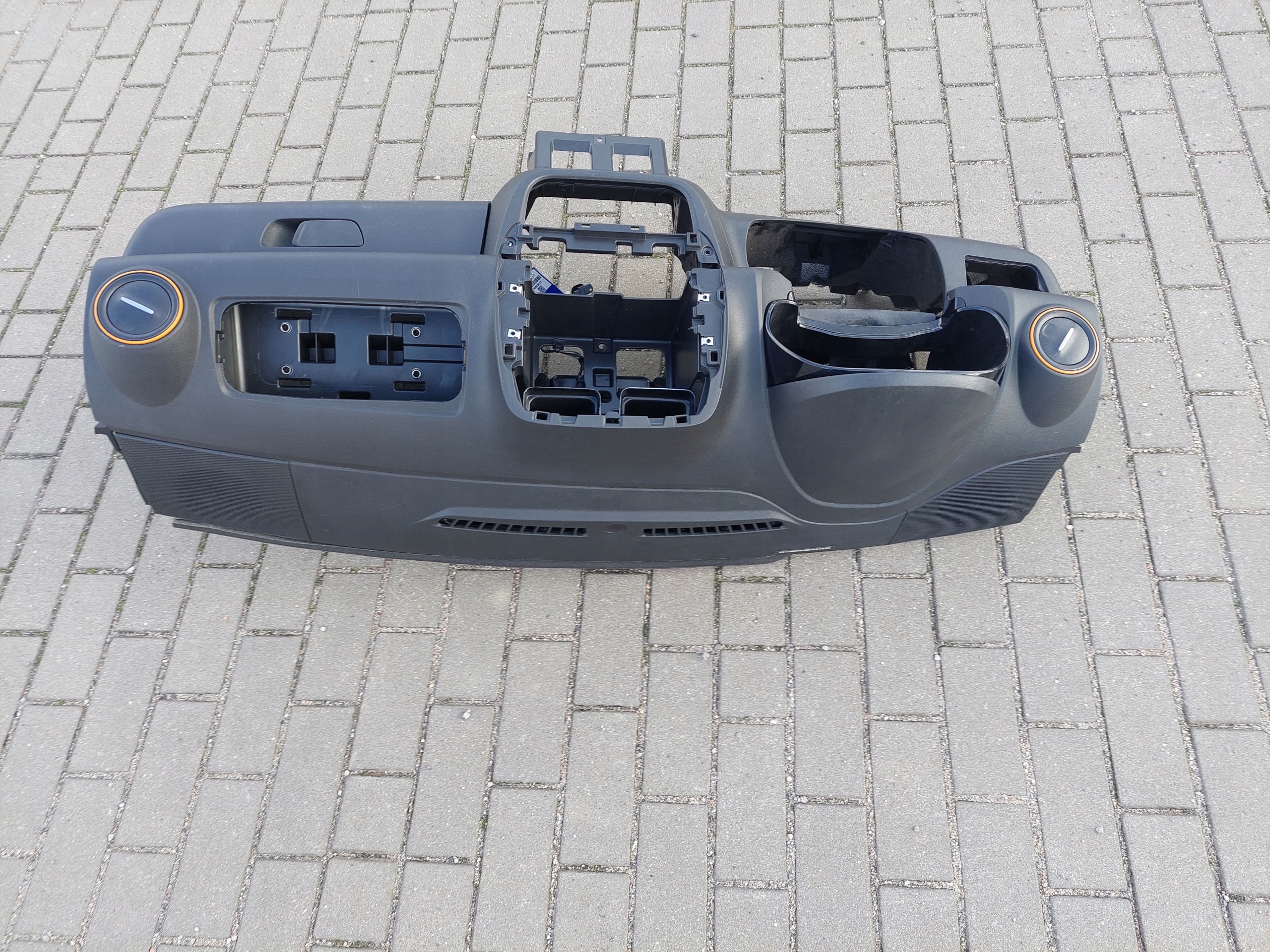 dashboard instrument panel console cockpit passenger compartment DACIA SPRING
