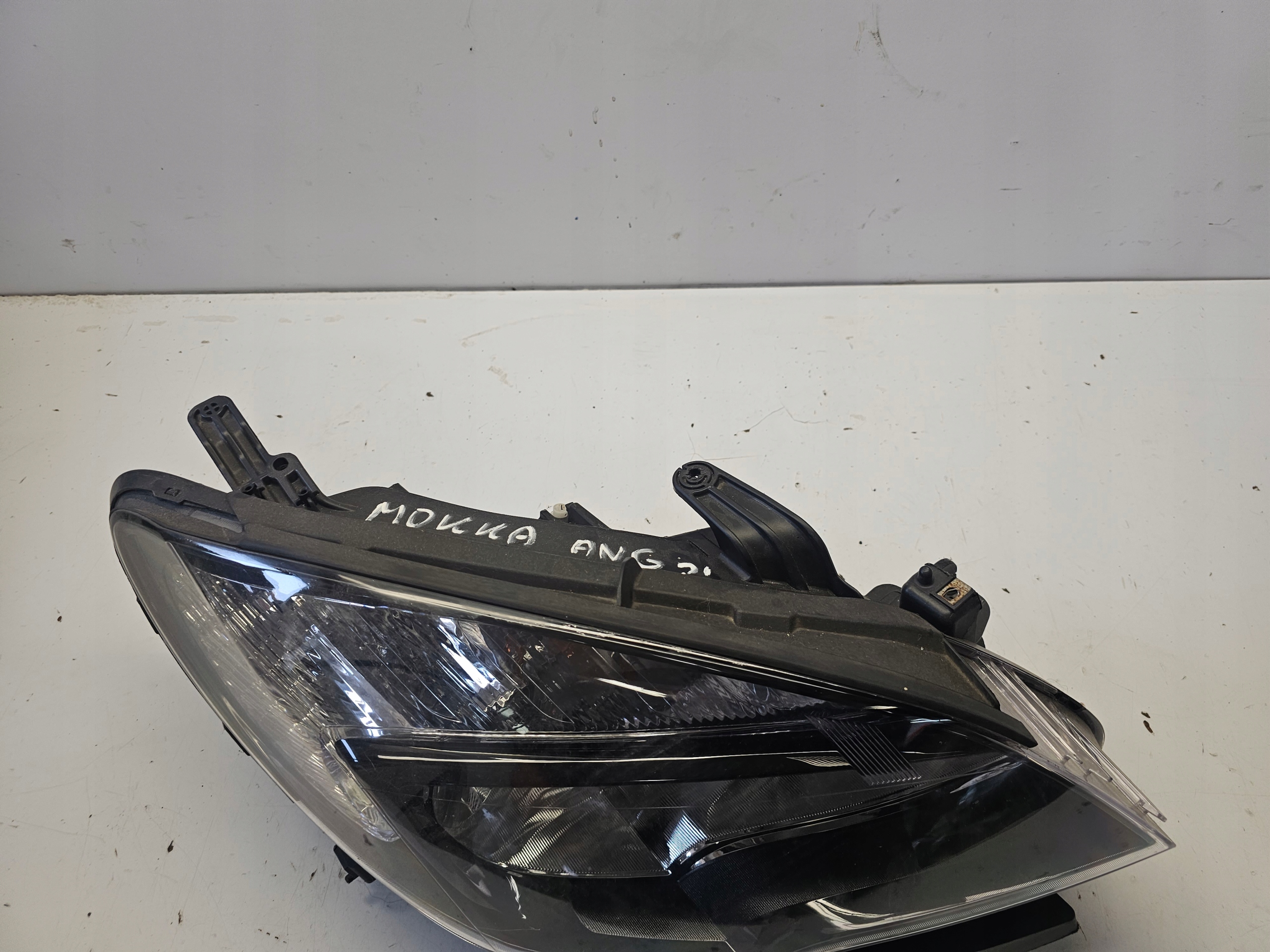 OPEL MOKKA A REFLEKTOR light right front right front CIEMNA ANGLIK