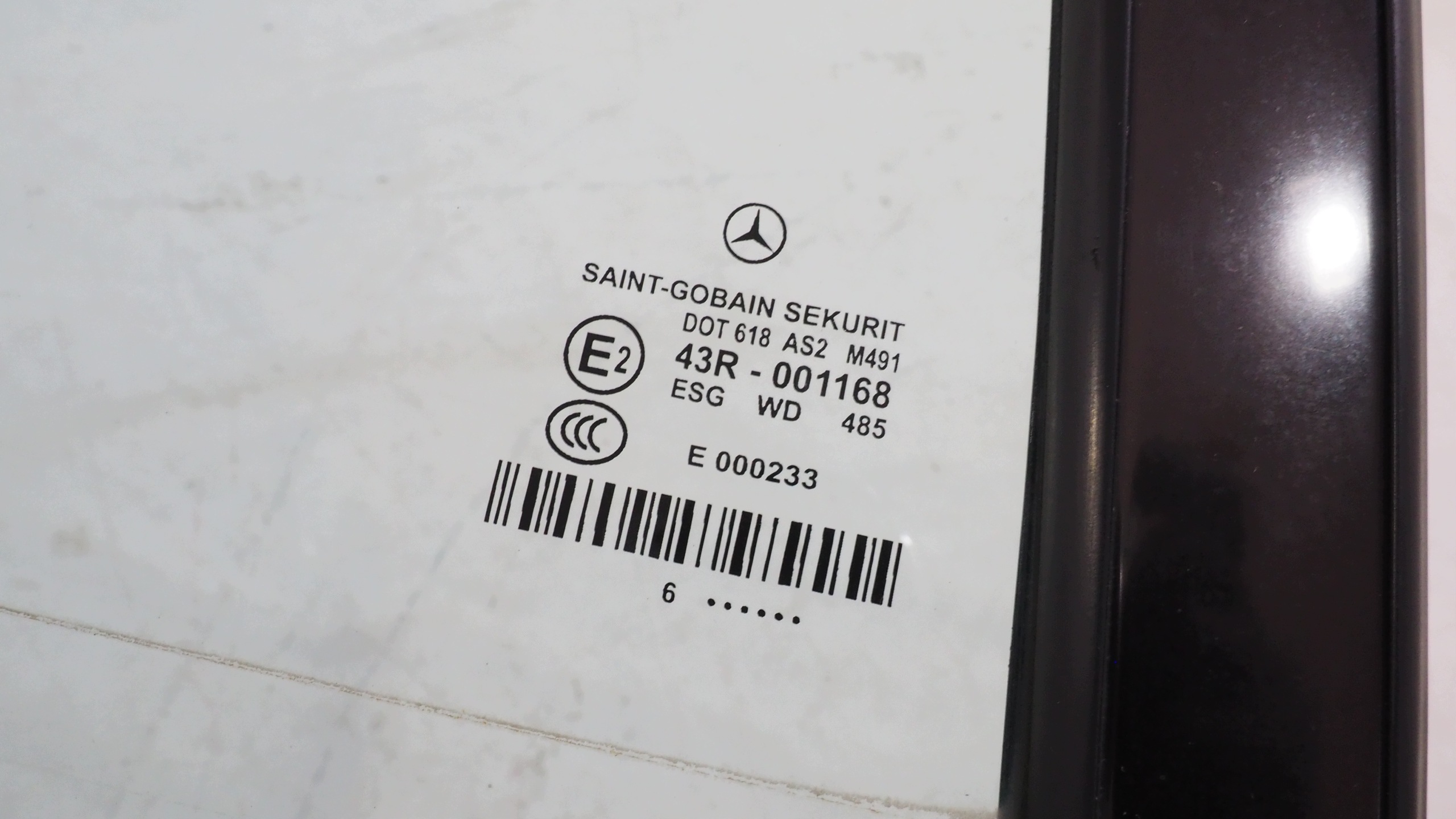 Mercedes CLS W219 window bodywork trojkat right rear part
