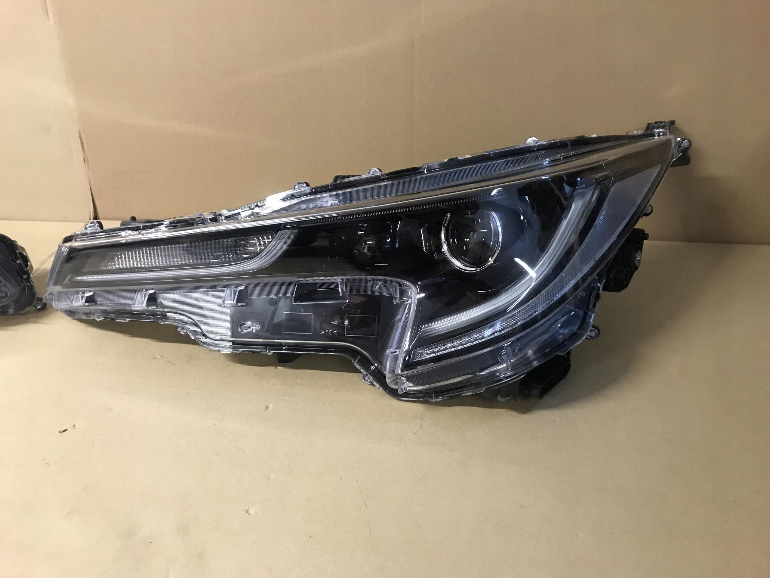 TOYOTA COROLLA XII E21 KOMPLET LAMP PRZÓD Typ samochodu Samochody osobowe