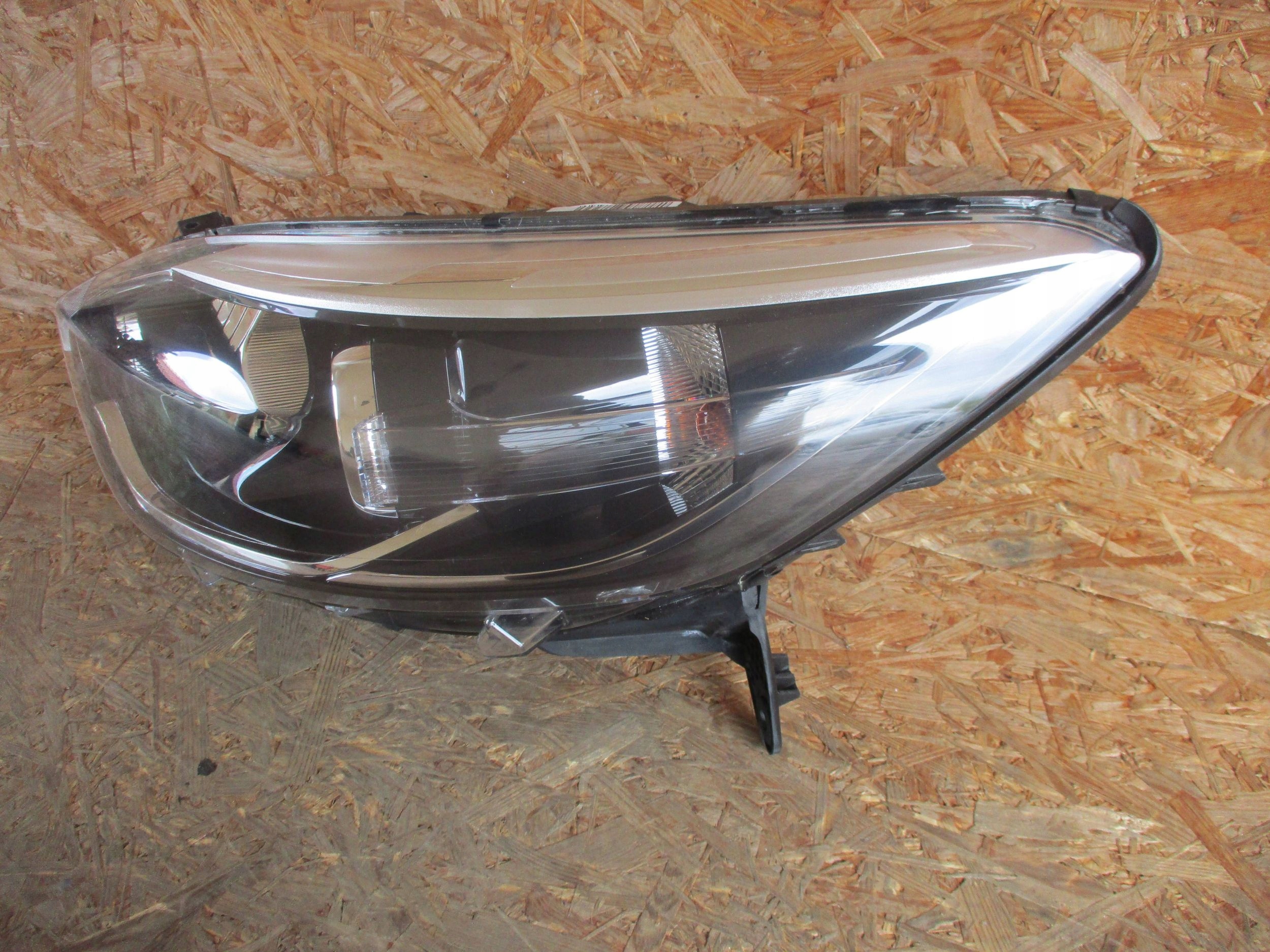 light front front left RENAULT CAPTUR and
