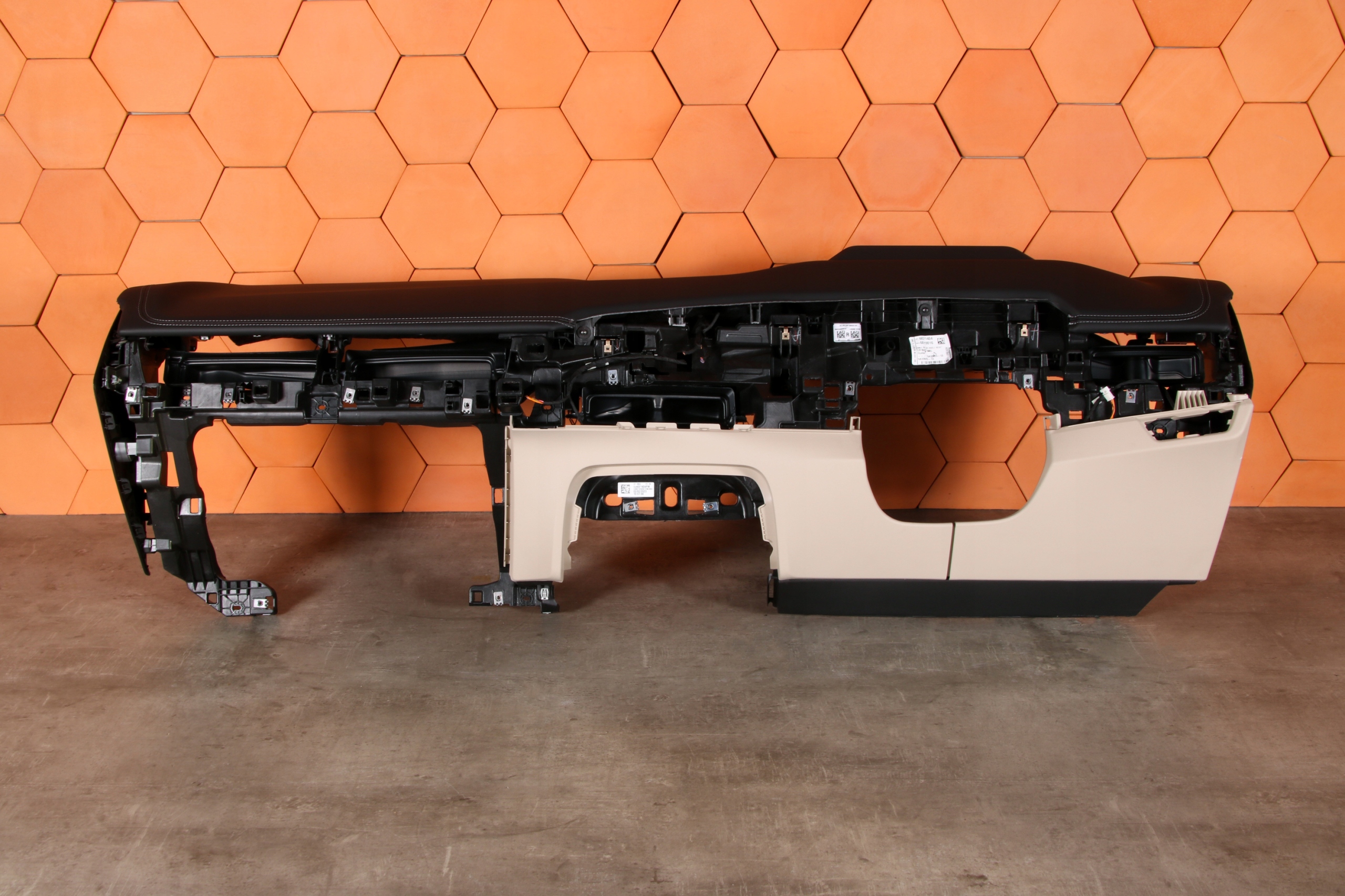 BMW X1 U11 originál dashboard instrument panel console leather OYSTER HEAD UP ANGLIK