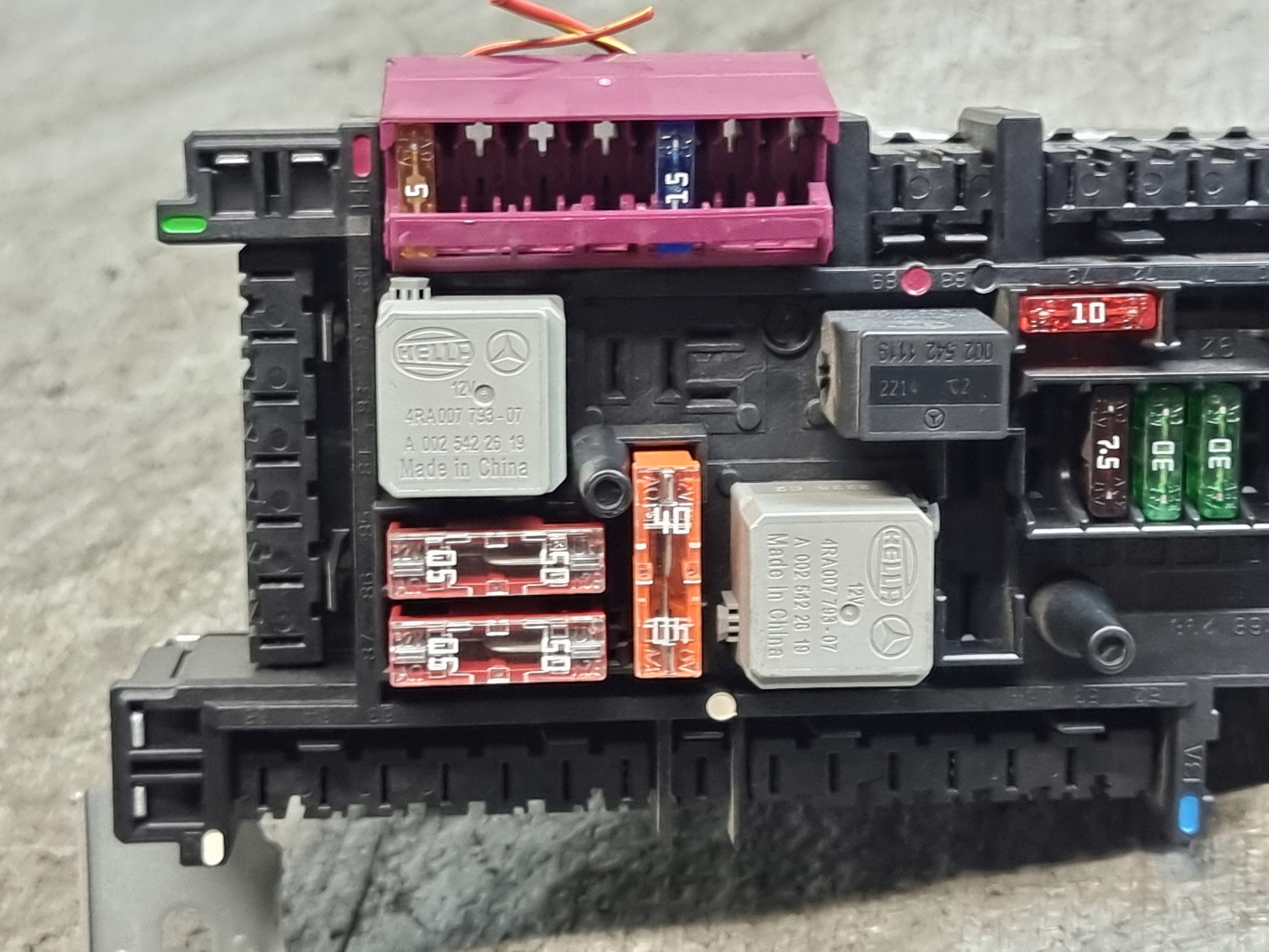 module control unit compartment SAM OE A2129001306 MERCEDES E KLASA W212 13r