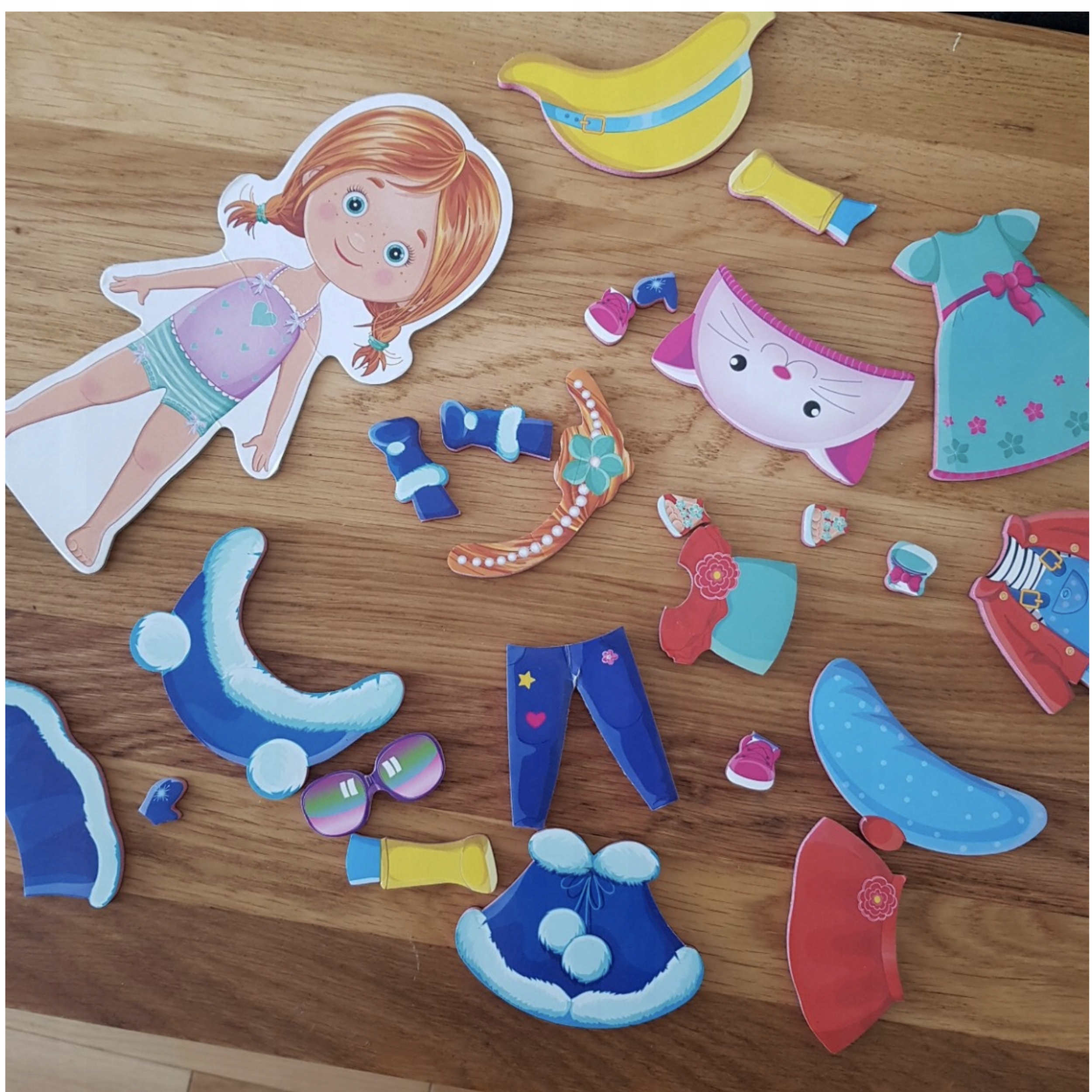 GRA EDUKACYJNA ZOSIA MAGNETYCZNA UBIERANKA PORY ROKU UBRANKA ROTER KAFER Materiał karton