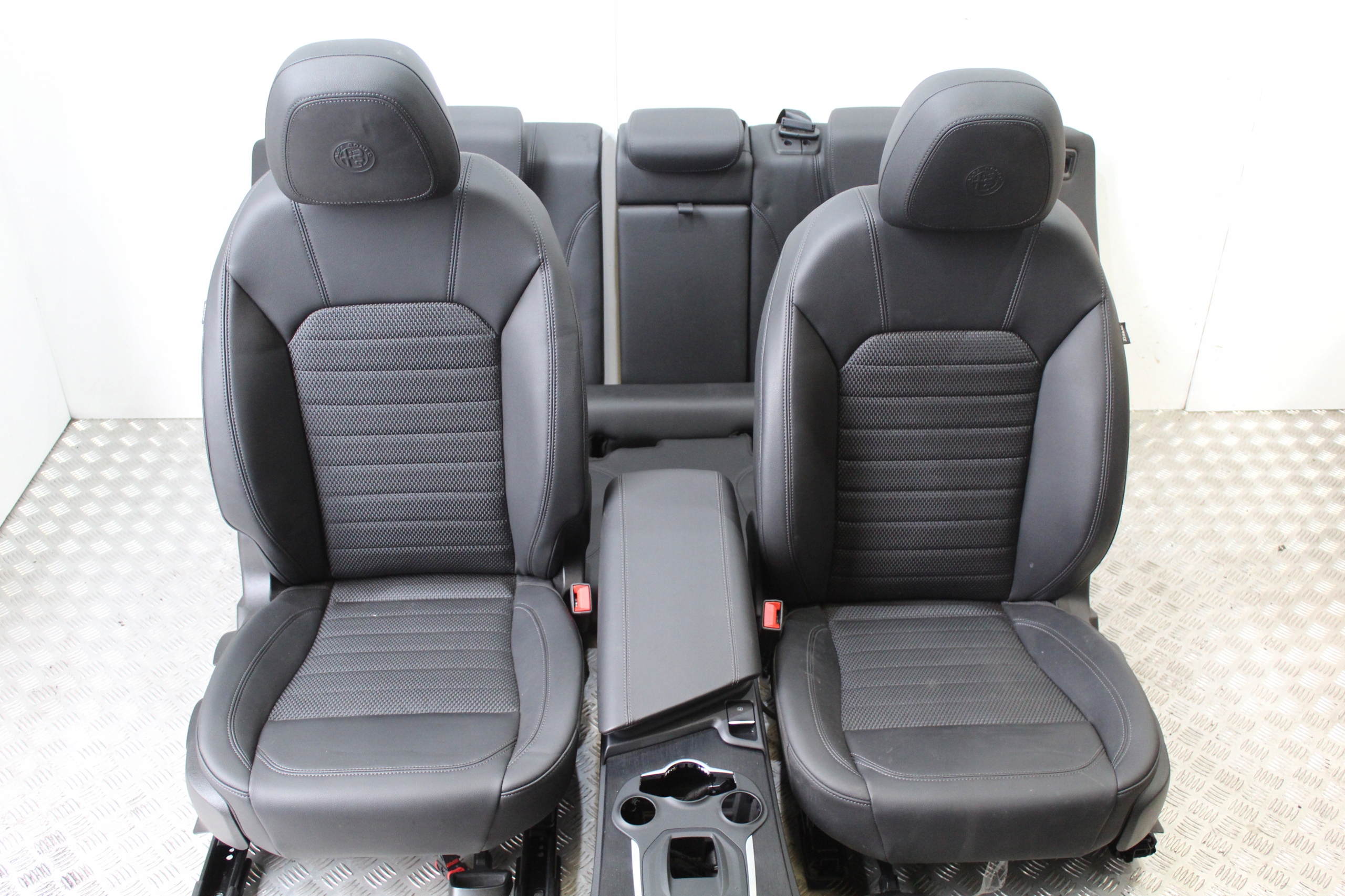 СИДІННЯ ПОЛЬСЬКИЙ ІНТЕР'ЄР STELVIO