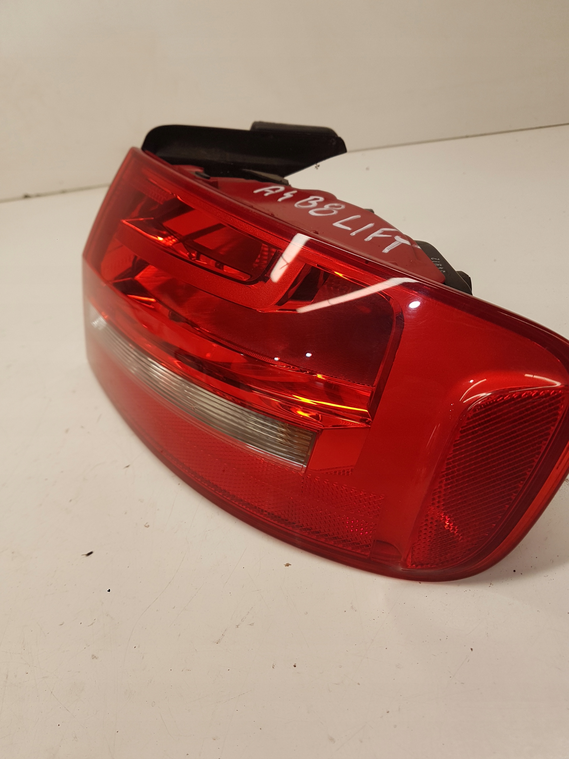 light right rear part W fender AUDI A4 B8 8K5945096AA
